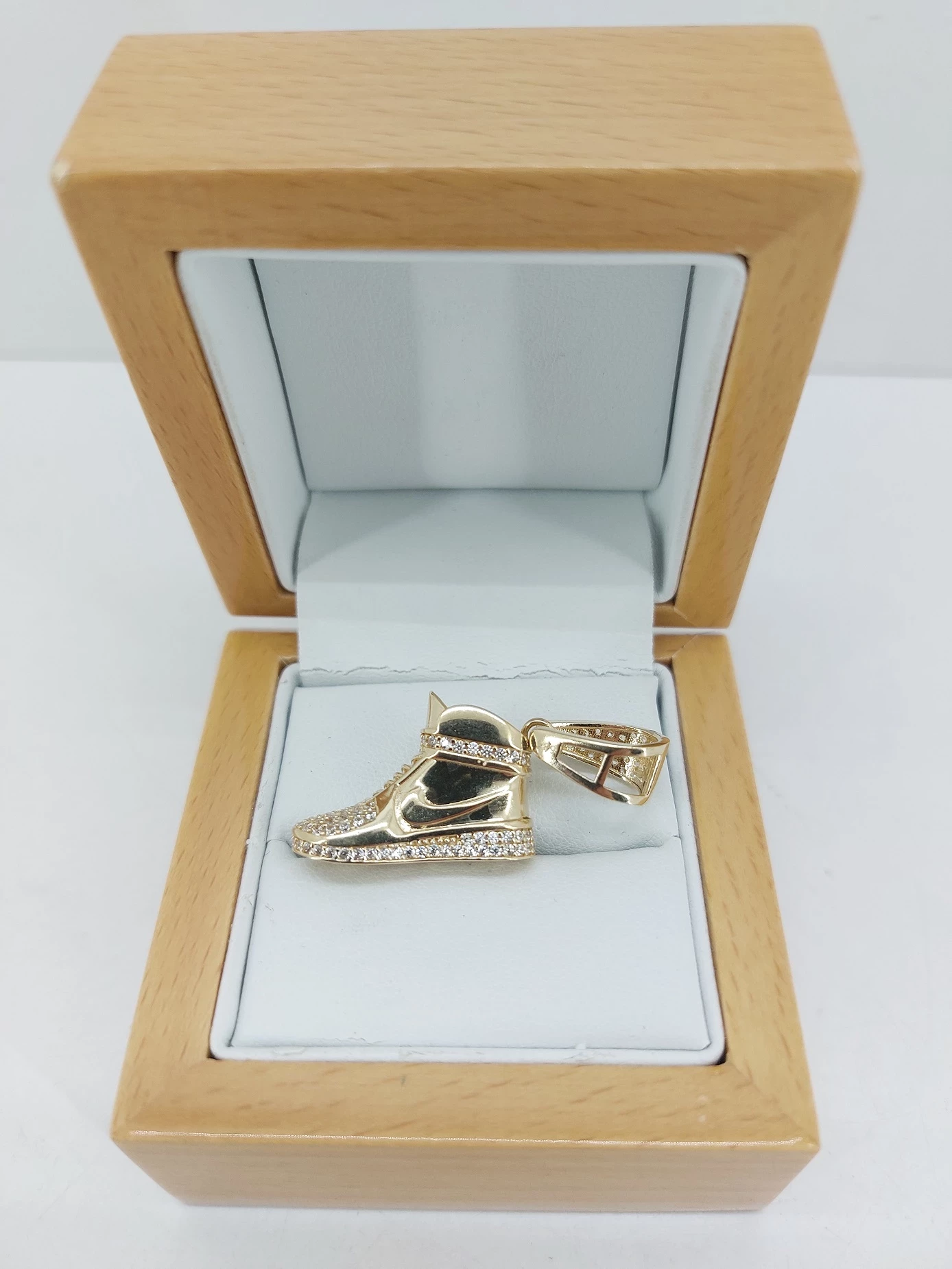 zlota-zawieszka-bucik-679g-585-jednosci-narodowej-1091b-sj-wroclaw