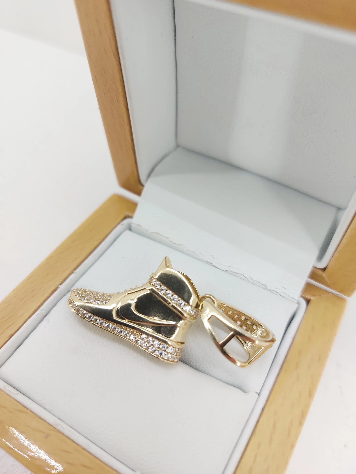 zlota-zawieszka-bucik-679g-585-material-15835-2