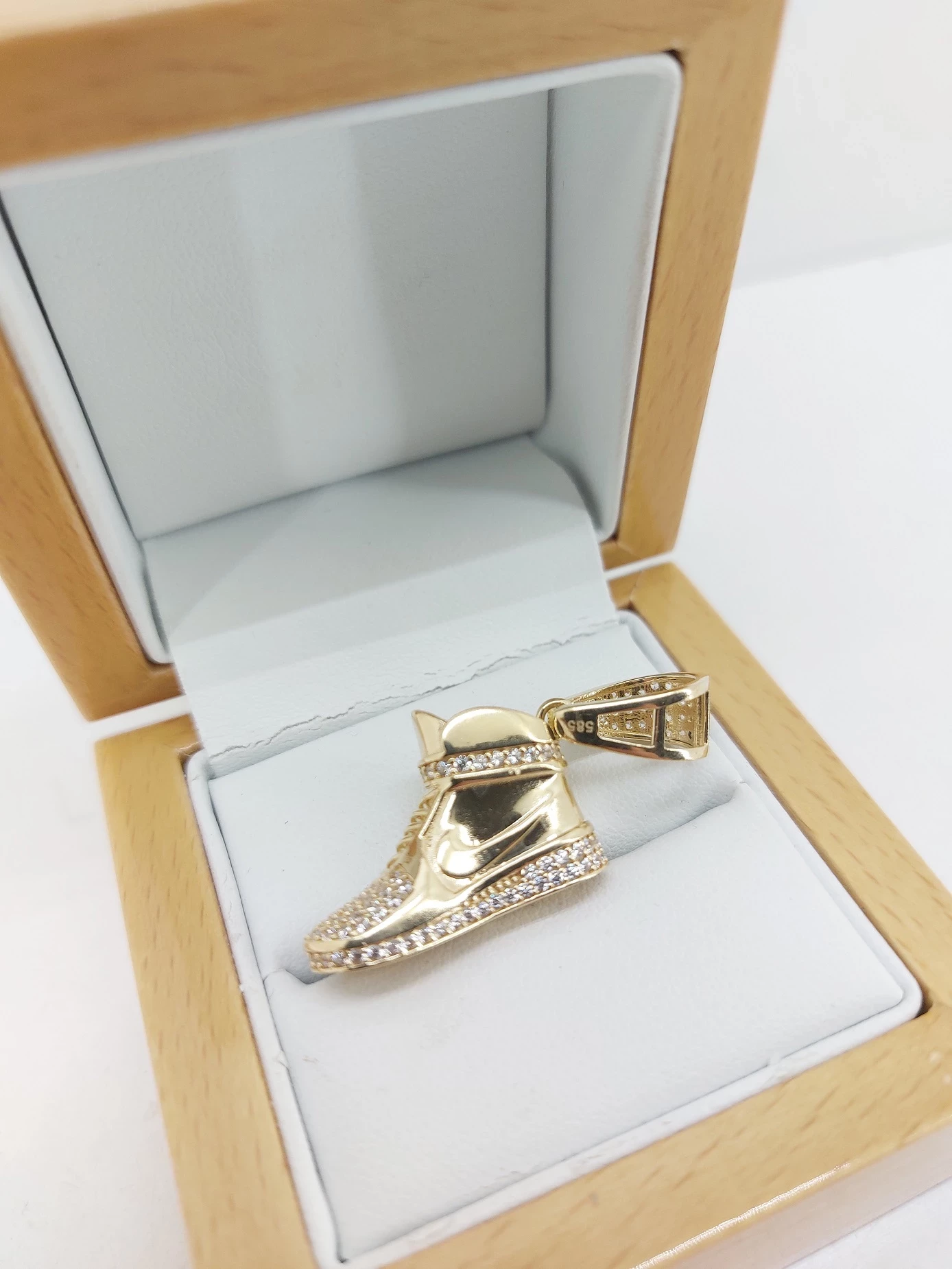 zlota-zawieszka-bucik-679g-585-rodzaj-2205-16