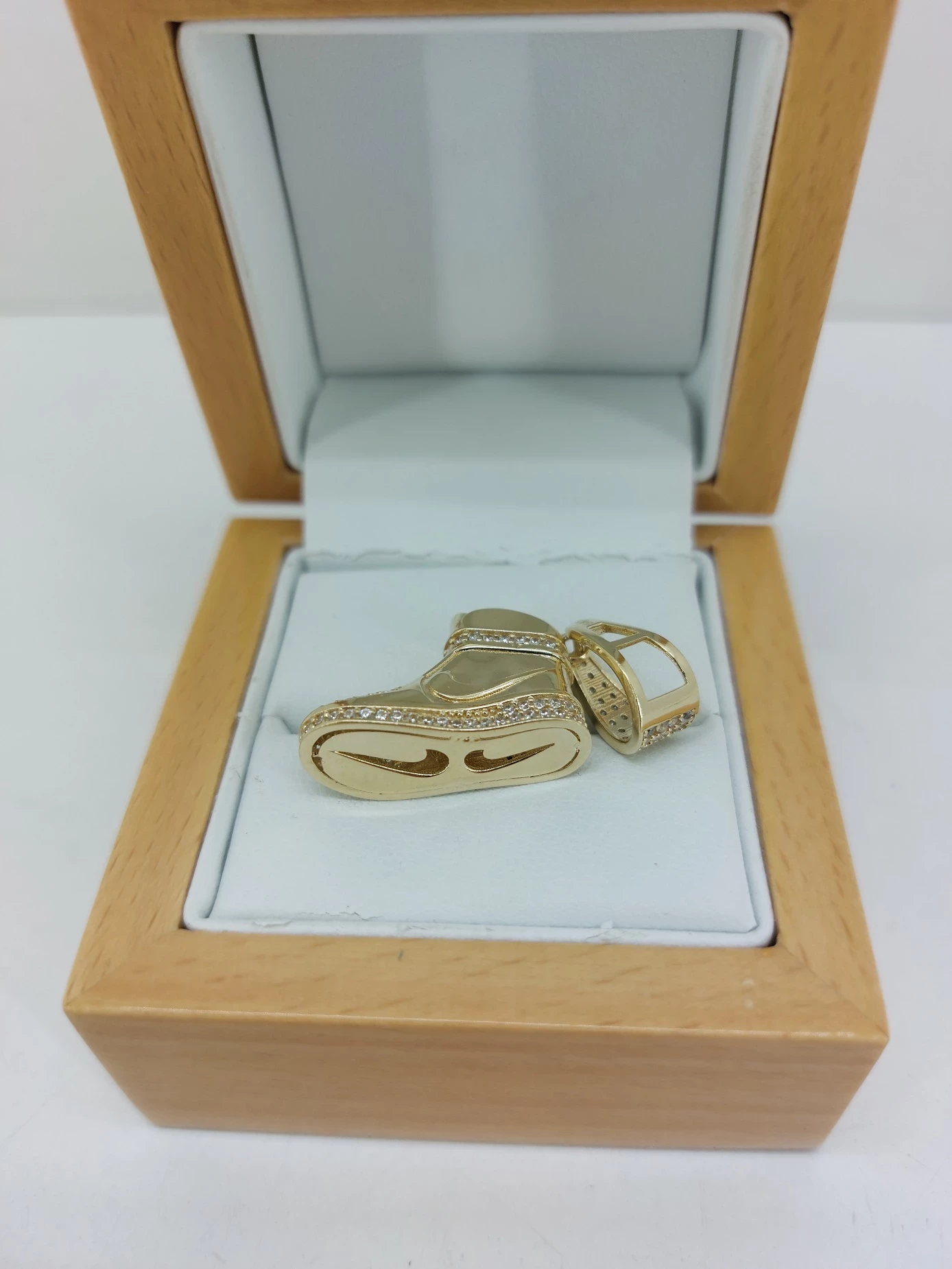 zlota-zawieszka-bucik-679g-585-kamien-17088-128