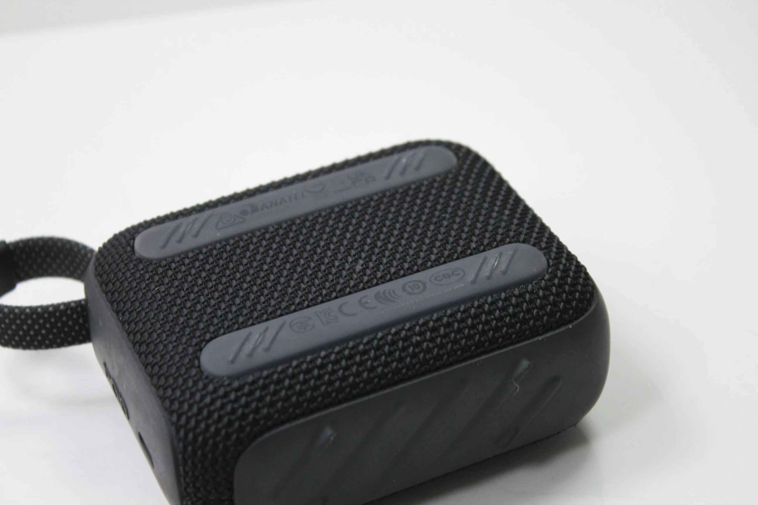 glosnik-jbl-go-4-moc-420