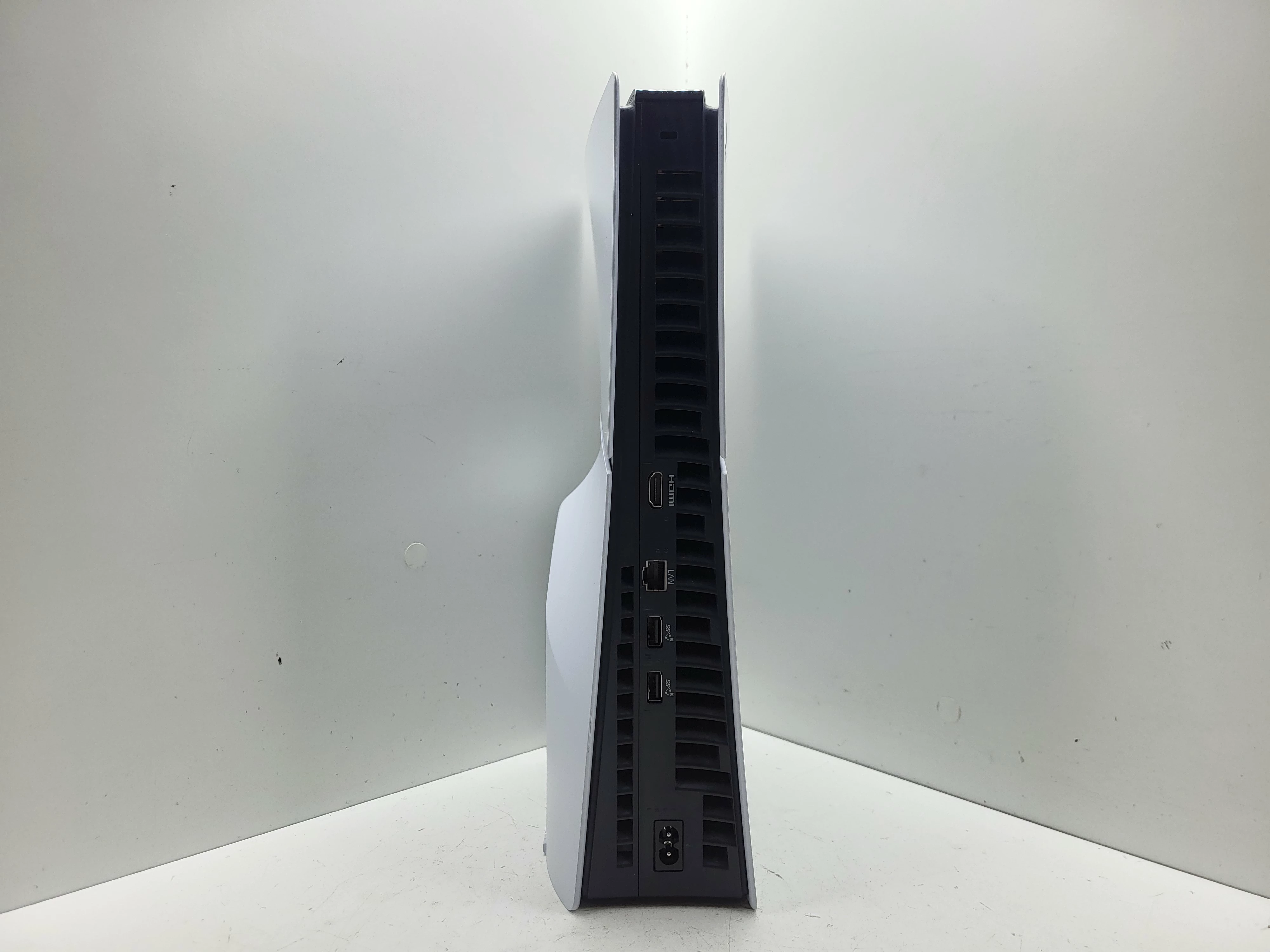 konsola-ps-5-slim-1tb-komplet-zawiera-baterie-250685-2006717