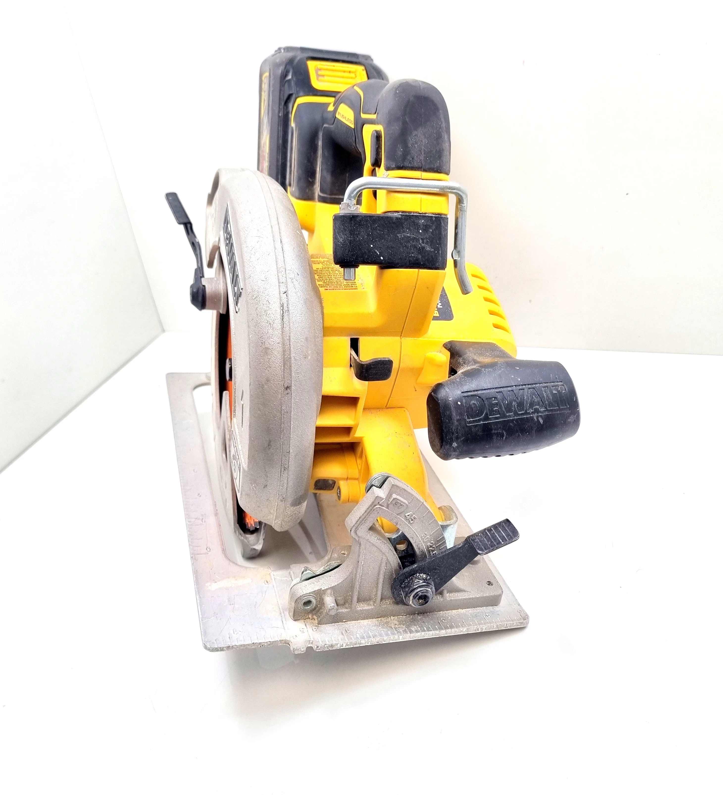 dewalt-dcs570-xr-pilarka-tarczowa-18v-184mm-ean-gtin-5035048663103