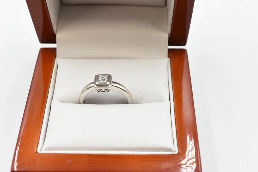 zloty-pierscionek-z-diamentami-250gpr585r9-ean-gtin-5905868206104