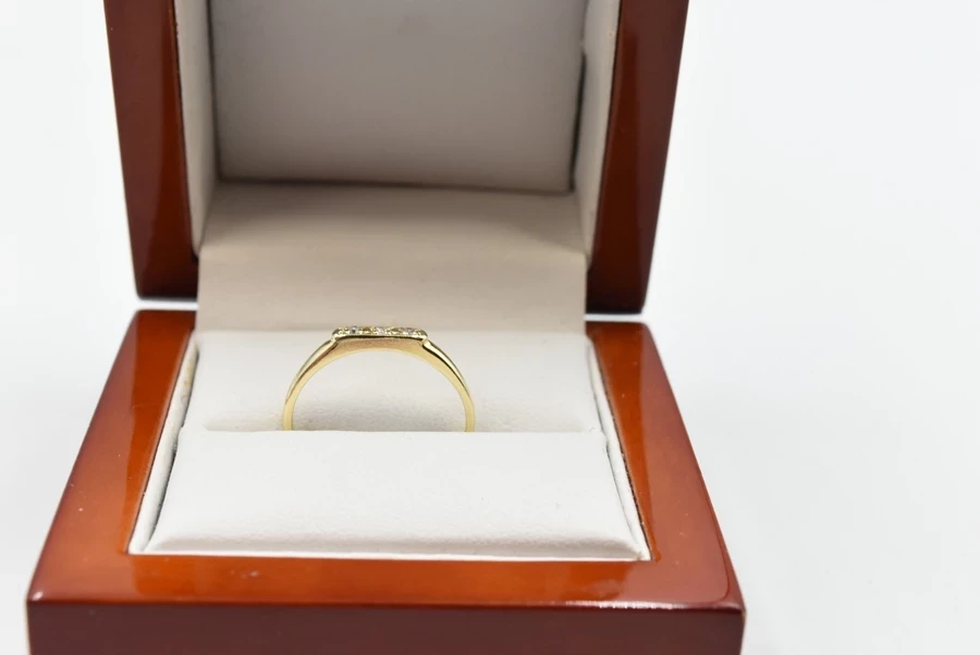 zloty-pierscionek-z-diamentami-137gpr585r13-ean-gtin-5905868206142