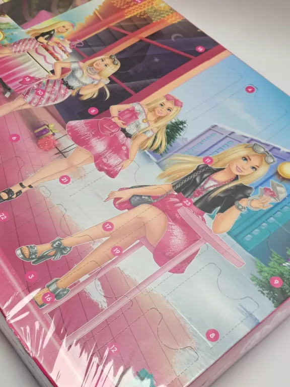 kalendarz-adwentowy-barbie-lalka-ubrania-akcesoria-wiek-dziecka-3475-45
