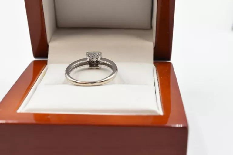 zloty-pierscionek-z-diamentami-250gpr585r9-stan-11323-2