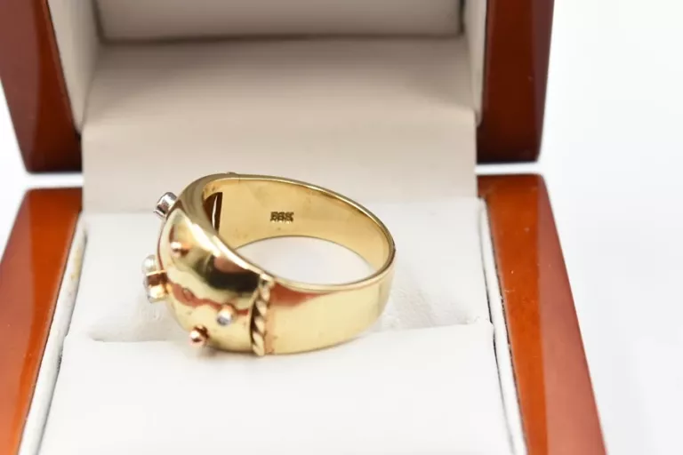 zloty-pierscionek-z-diamentami-711gpr585r16-stan-11323-2