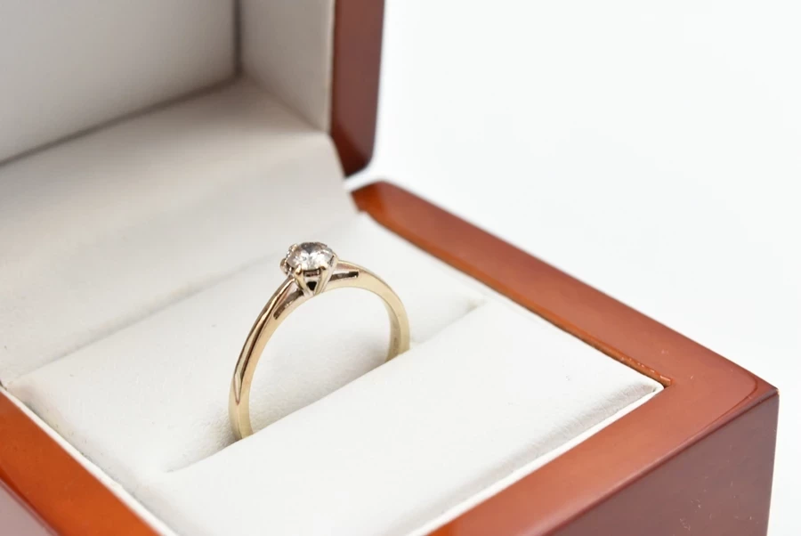 zloty-pierscionek-z-diamentem-223g-pr750r14-stan-11323-2