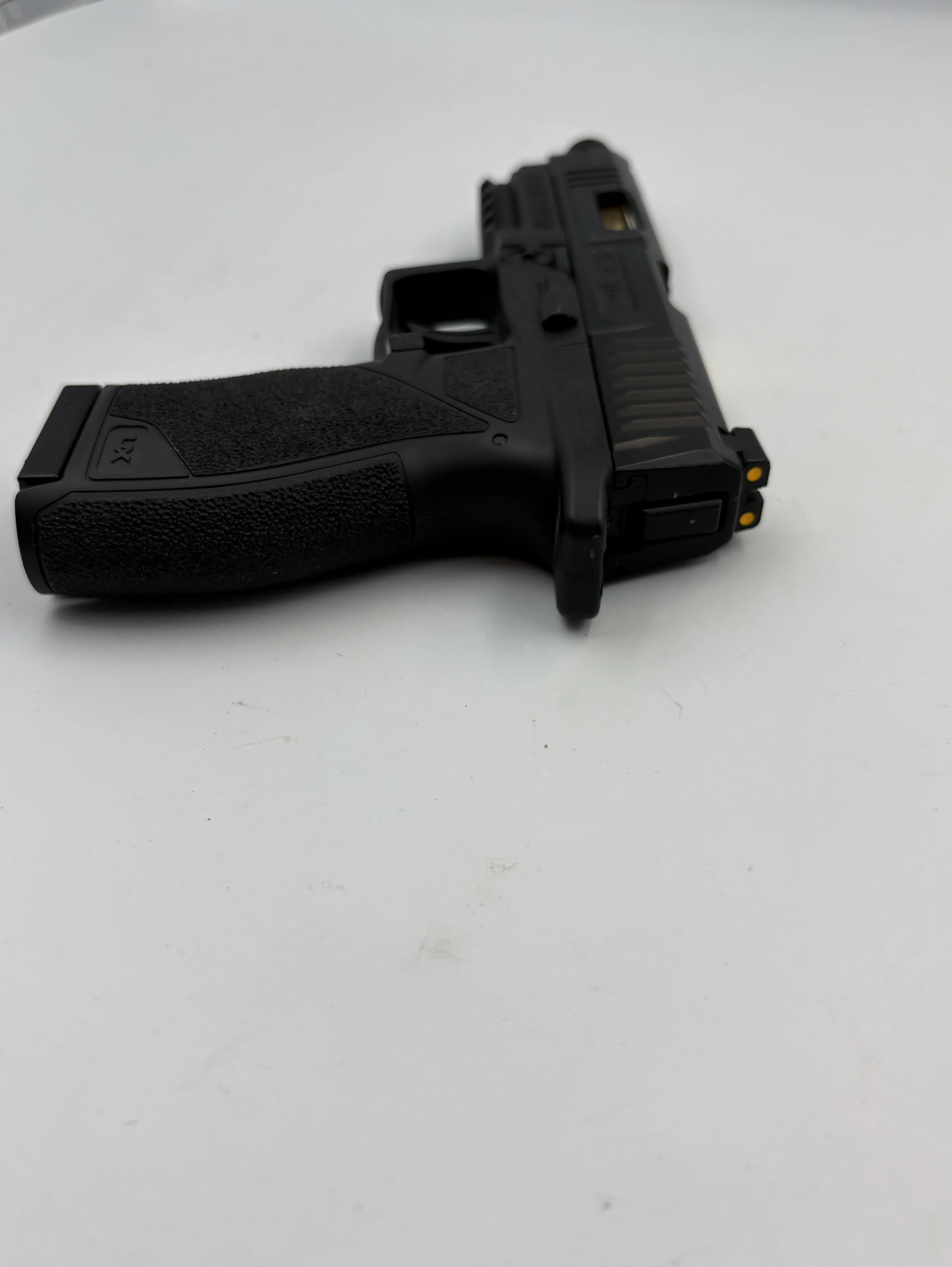 umarex-sa10-pistolet-na-sprezone-powietrze-co2-z-kulkami-model-sa10