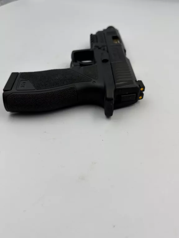 umarex-sa10-pistolet-na-sprezone-powietrze-co2-z-kulkami-model-sa10