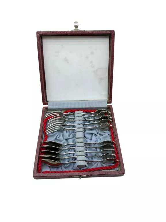 zestaw-lyzeczek-i-widelczykow-w-pudelku-sikorskiego-40-ketrzyn