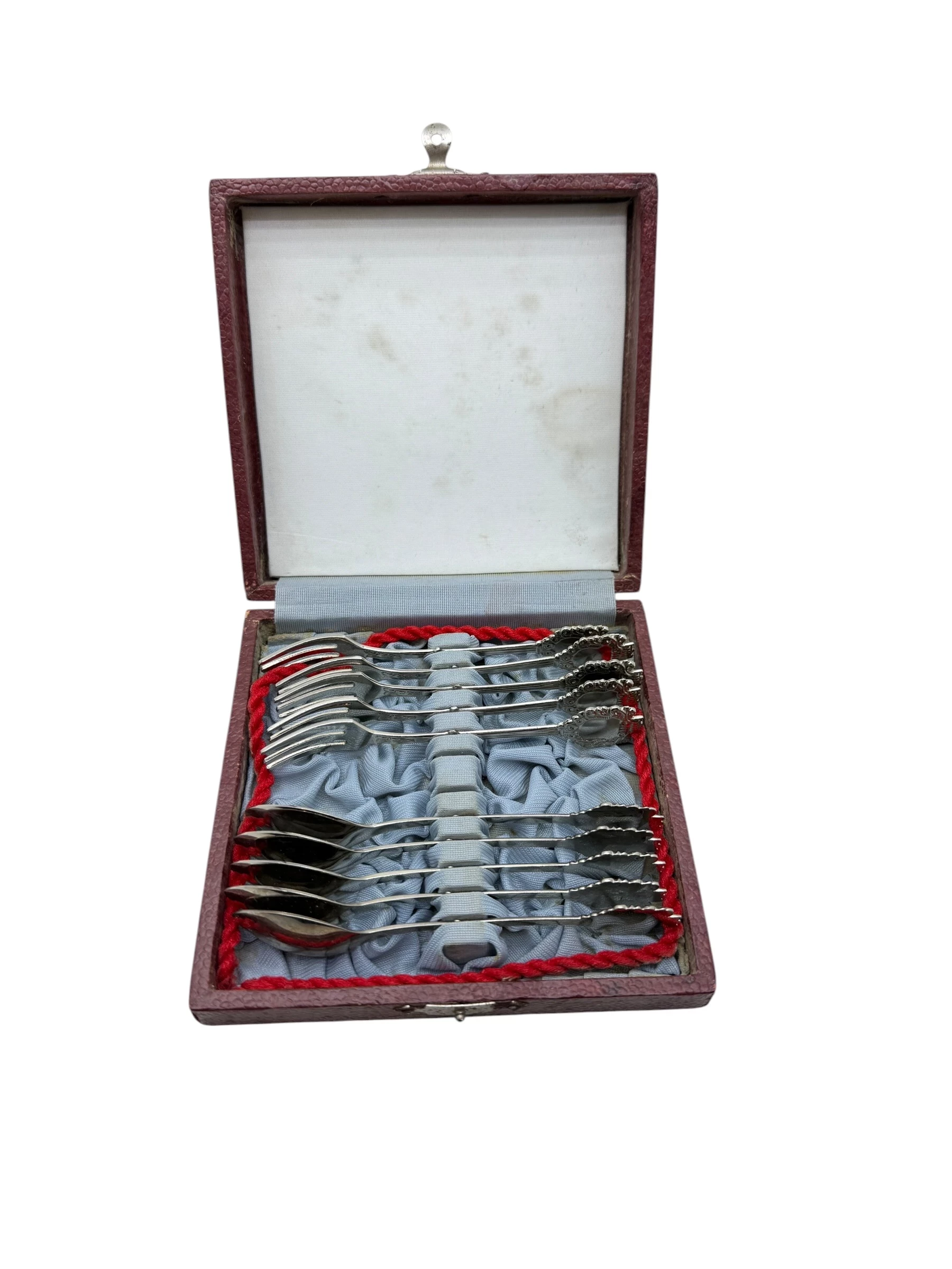 zestaw-lyzeczek-i-widelczykow-w-pudelku-sikorskiego-40-ketrzyn