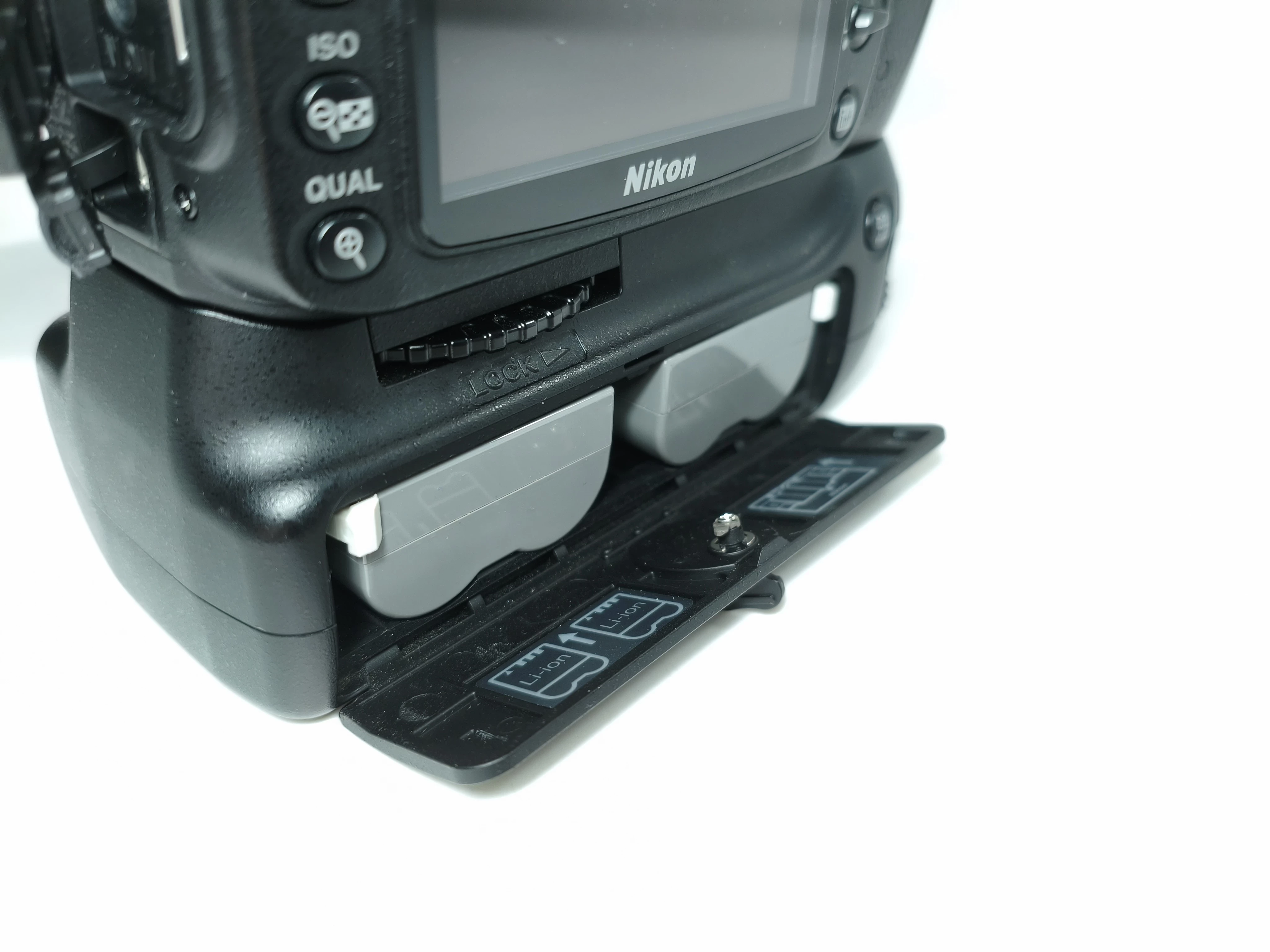 nikon-d90-nikon-dx-af-s-nikkor-35mm-11-8g-dostawka-nikon-mb-d80-rozmiar-matrycy-206882-228774