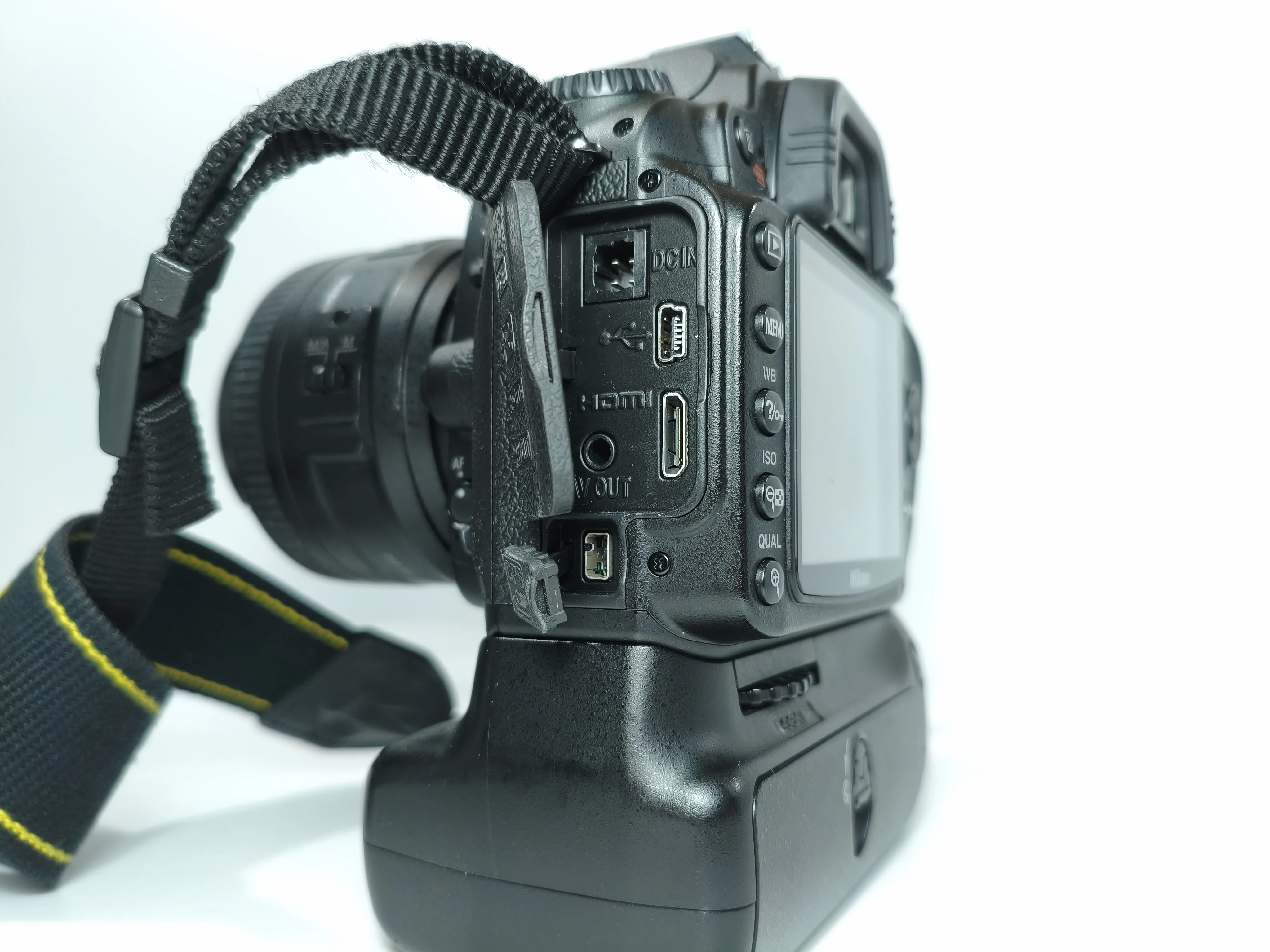 nikon-d90-nikon-dx-af-s-nikkor-35mm-11-8g-dostawka-nikon-mb-d80-w-zestawie-814-1