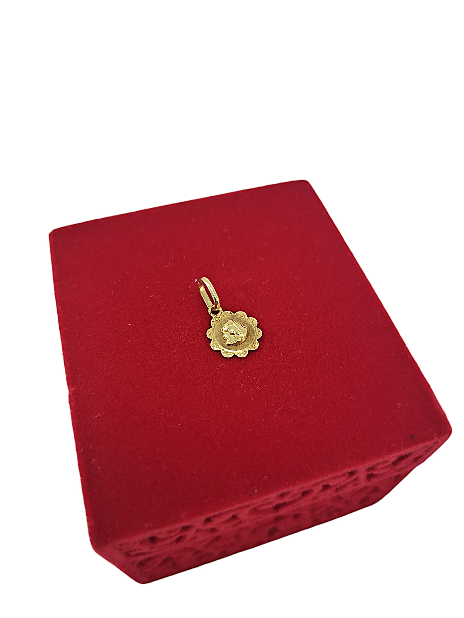 drobna-zlota-zawieszka-z-matka-boska-056g-585-motyw-129129-246990