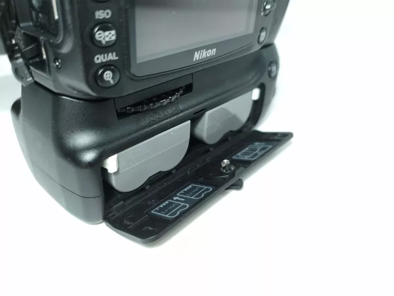 nikon-d90-nikon-dx-af-s-nikkor-35mm-11-8g-dostawka-nikon-mb-d80-rozmiar-matrycy-206882-228774