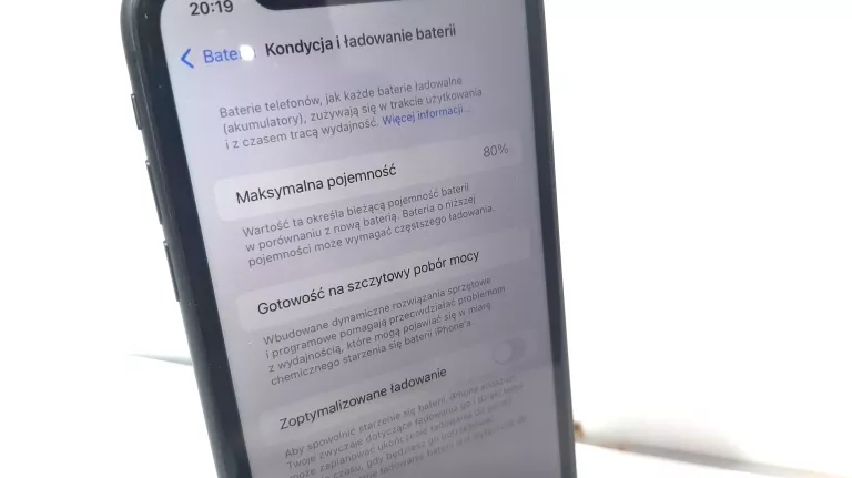 iphone-11-4-gb64gb-80-bat-przekatna-ekranu-610