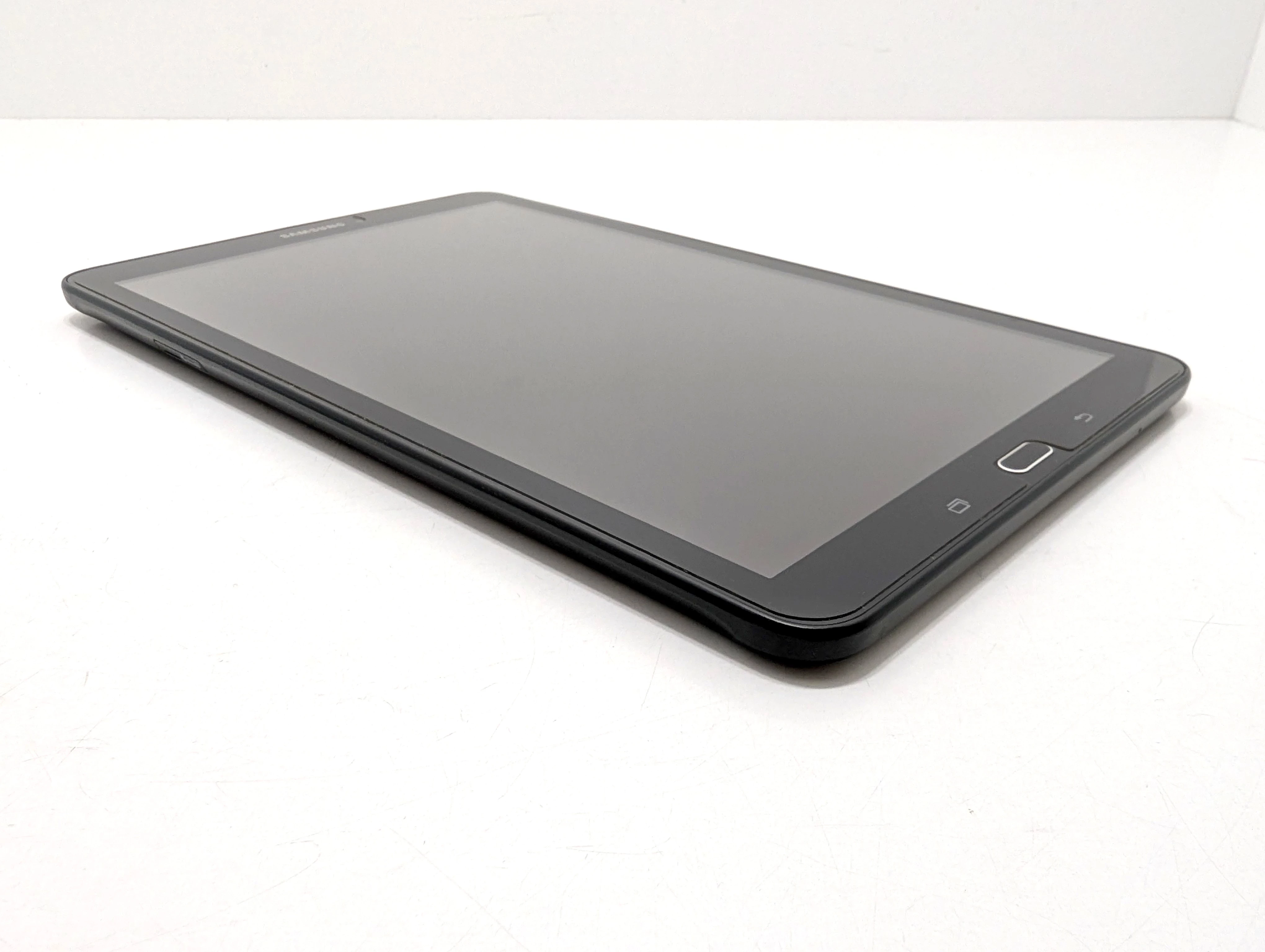 tablet-samsung-galaxy-tab-e-t560-8gb-etui-transmisja-danych-217-1024