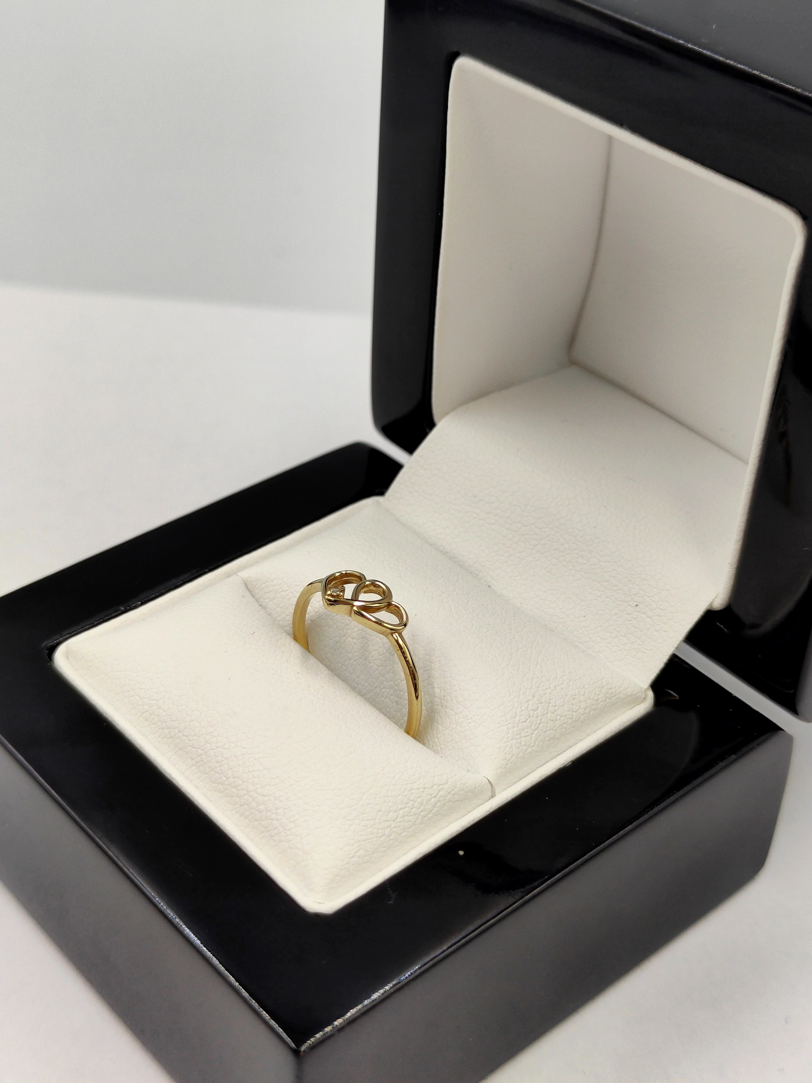 zloty-pierscionek-z-serduszkami-i-cyrkonia-8k-333-r11-071-g-rodzaj-2205-2