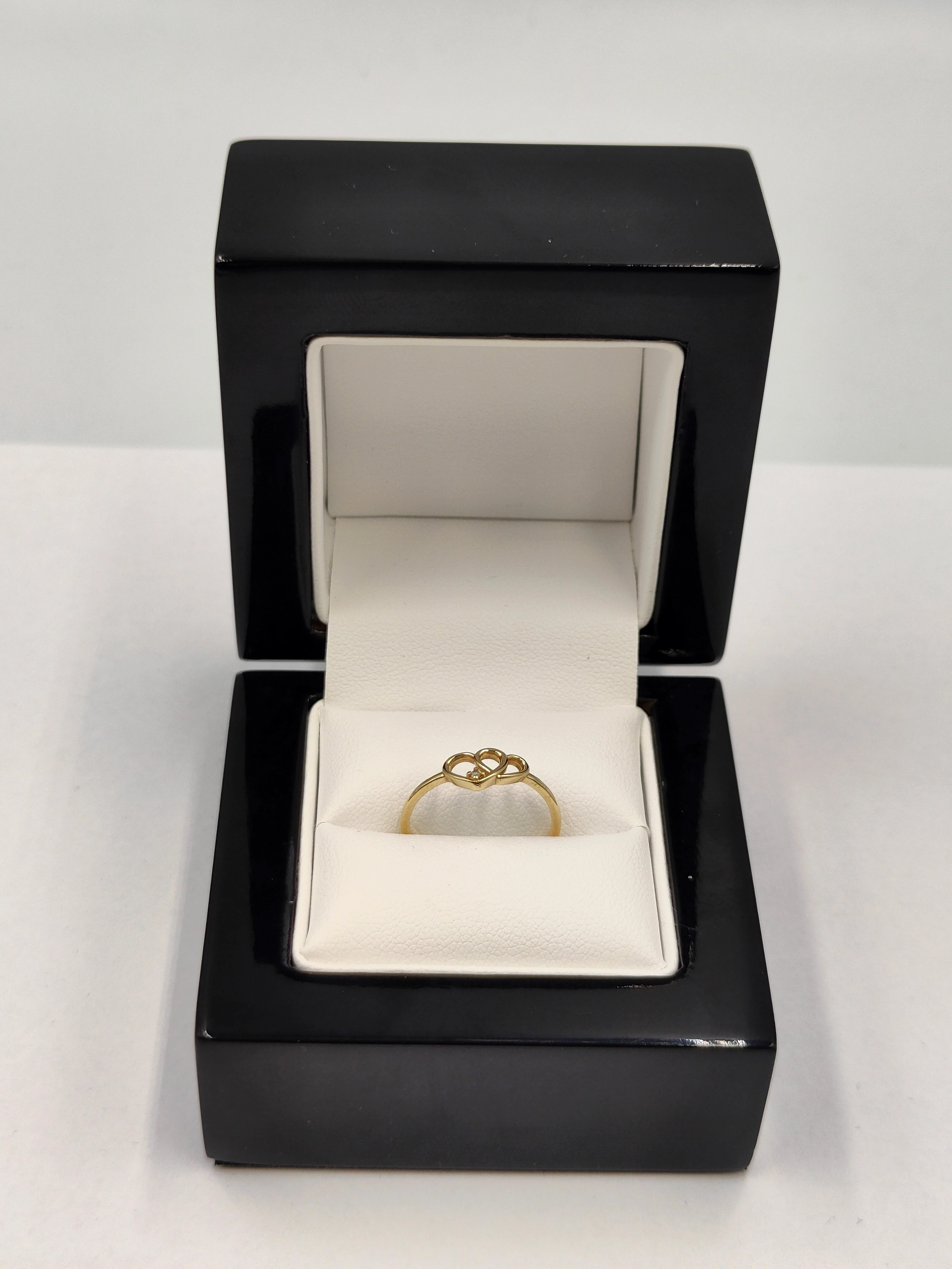 zloty-pierscionek-z-serduszkami-i-cyrkonia-8k-333-r11-071-g-stan-11323-2