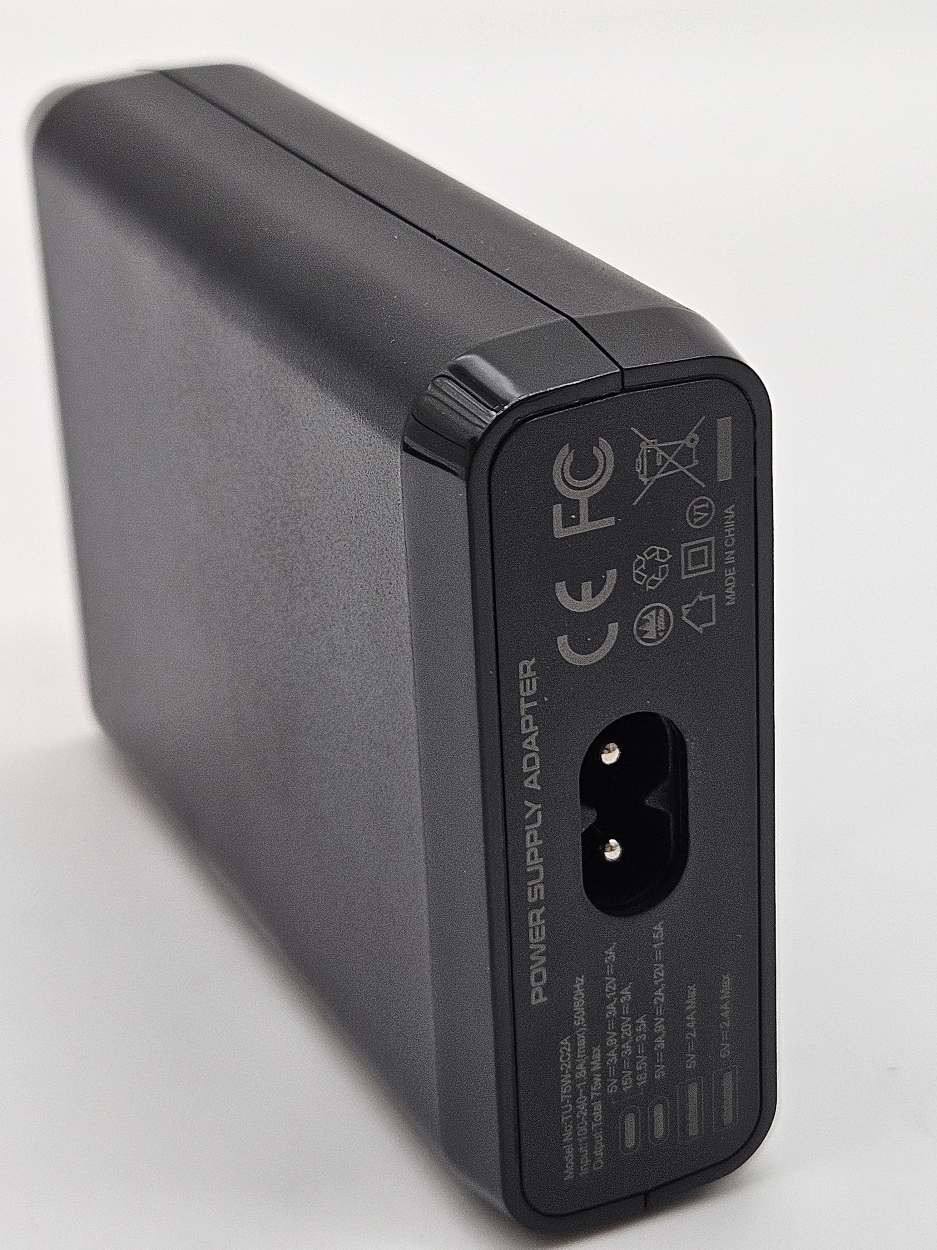 ladowarka-usb-c-multiport-desktop-charger-75w-kod-producenta-ta-uc-2a4c-pd75-01-bk