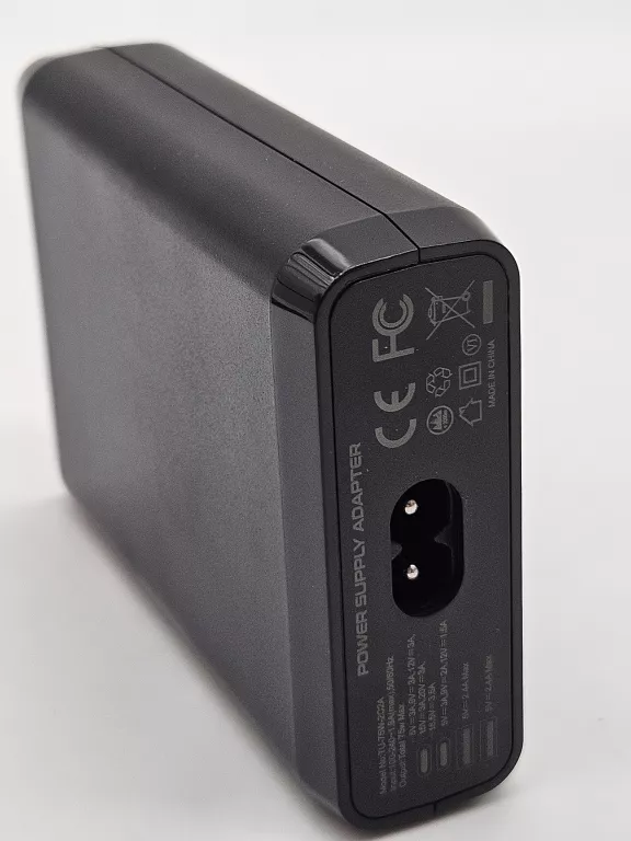 ladowarka-usb-c-multiport-desktop-charger-75w-kod-producenta-ta-uc-2a4c-pd75-01-bk