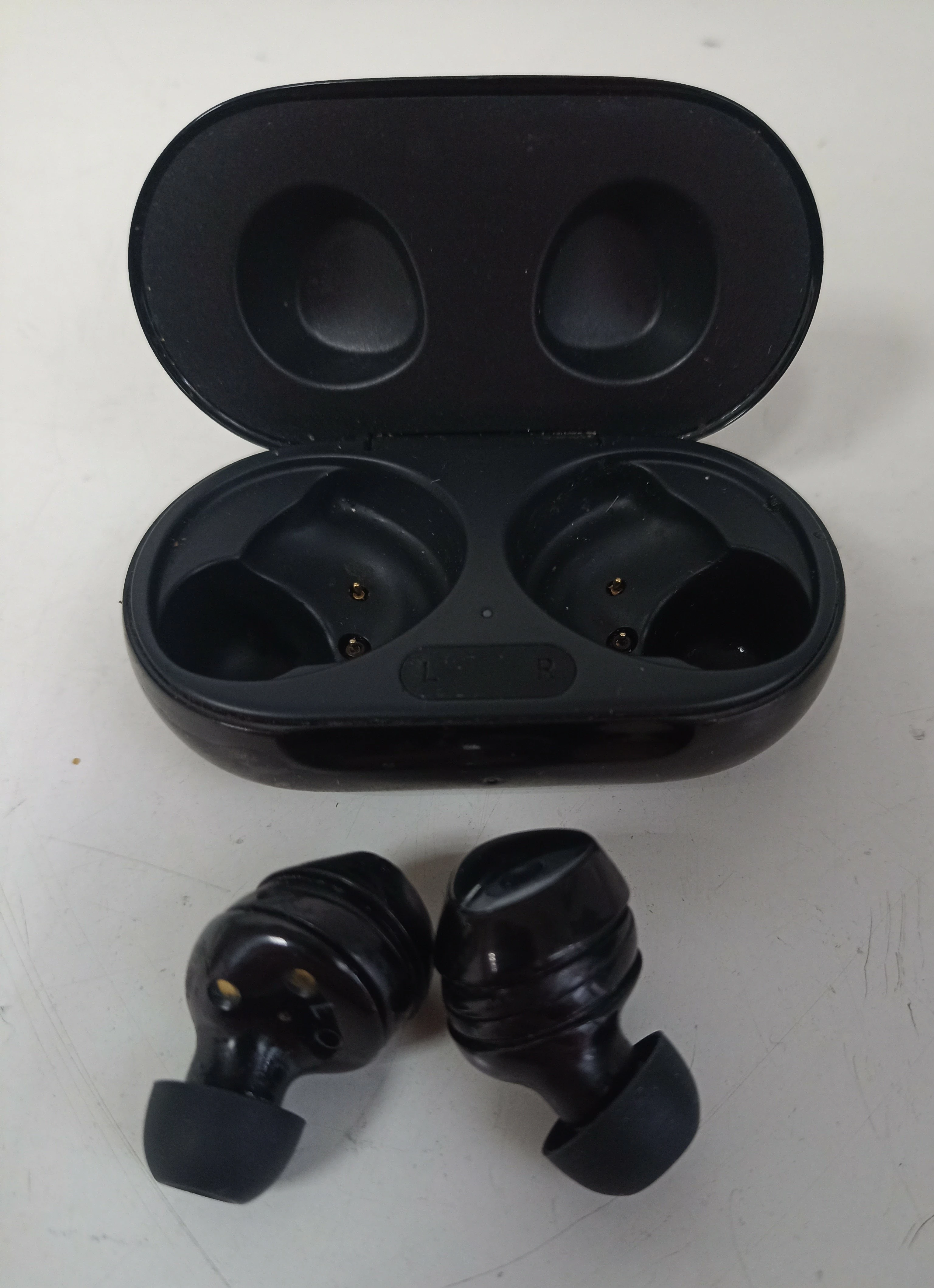 sluchawki-samsung-galaxy-buds-plus-sm-r175-stan-11323-2