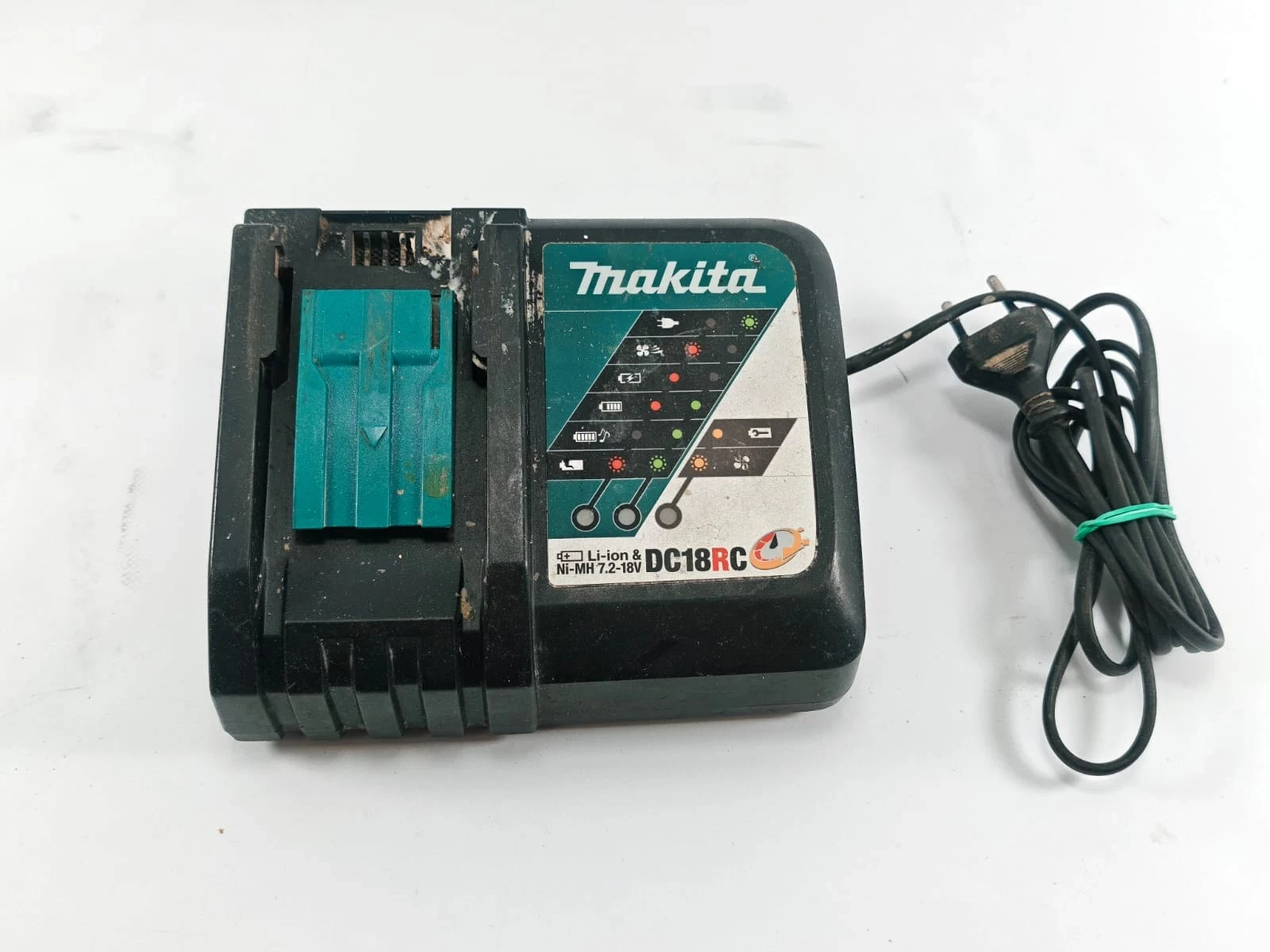 wyrzynarka-akumulatorowa-makita-bjv180-akumulator-3ah-ladowarka-maksymalna-moc-100