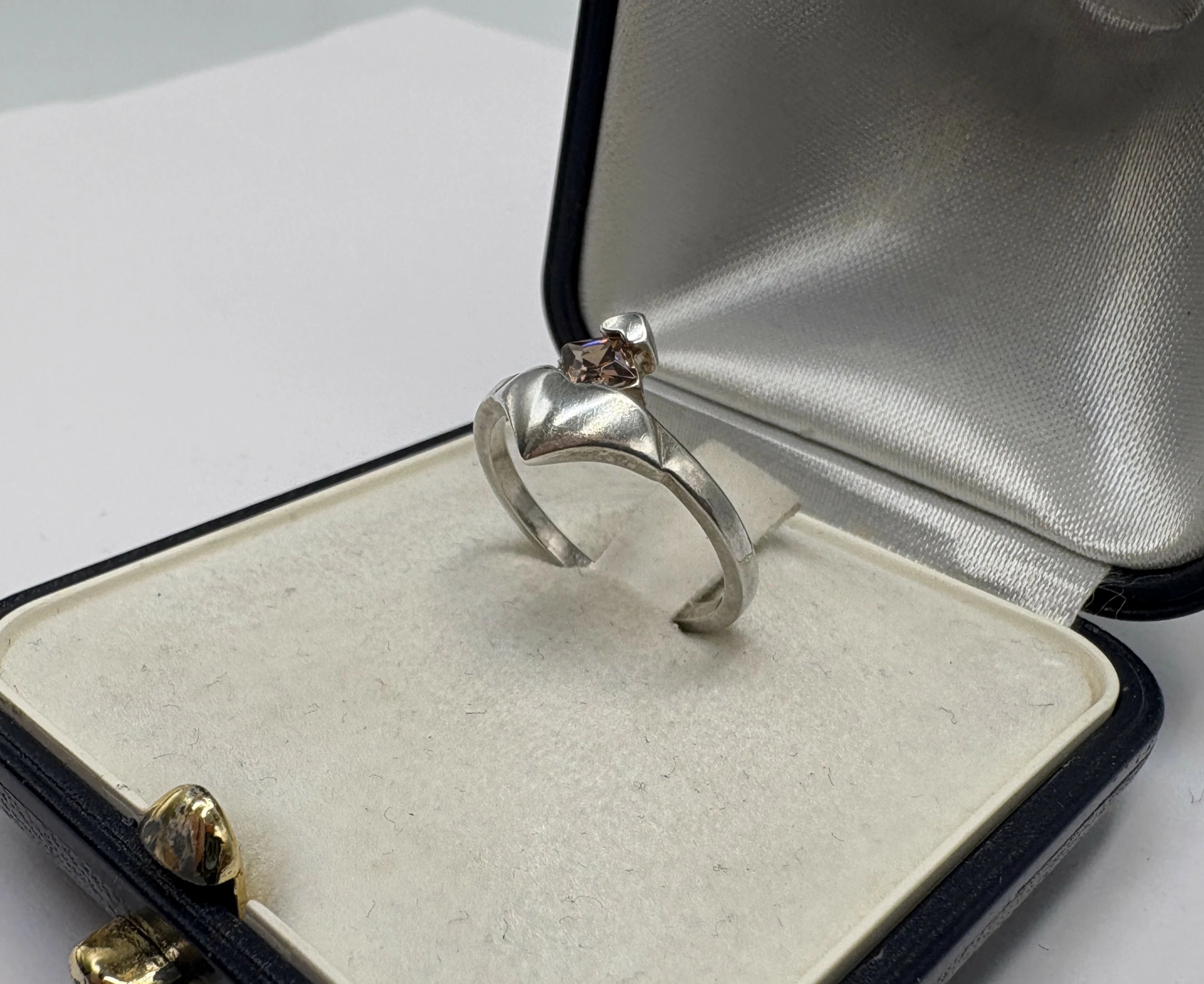 cudnowy-srebrny-pierscionek-p925-176g-r10-kamien-17088-128