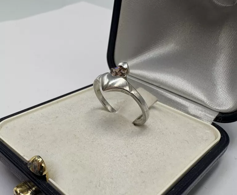 cudnowy-srebrny-pierscionek-p925-176g-r10-kamien-17088-128