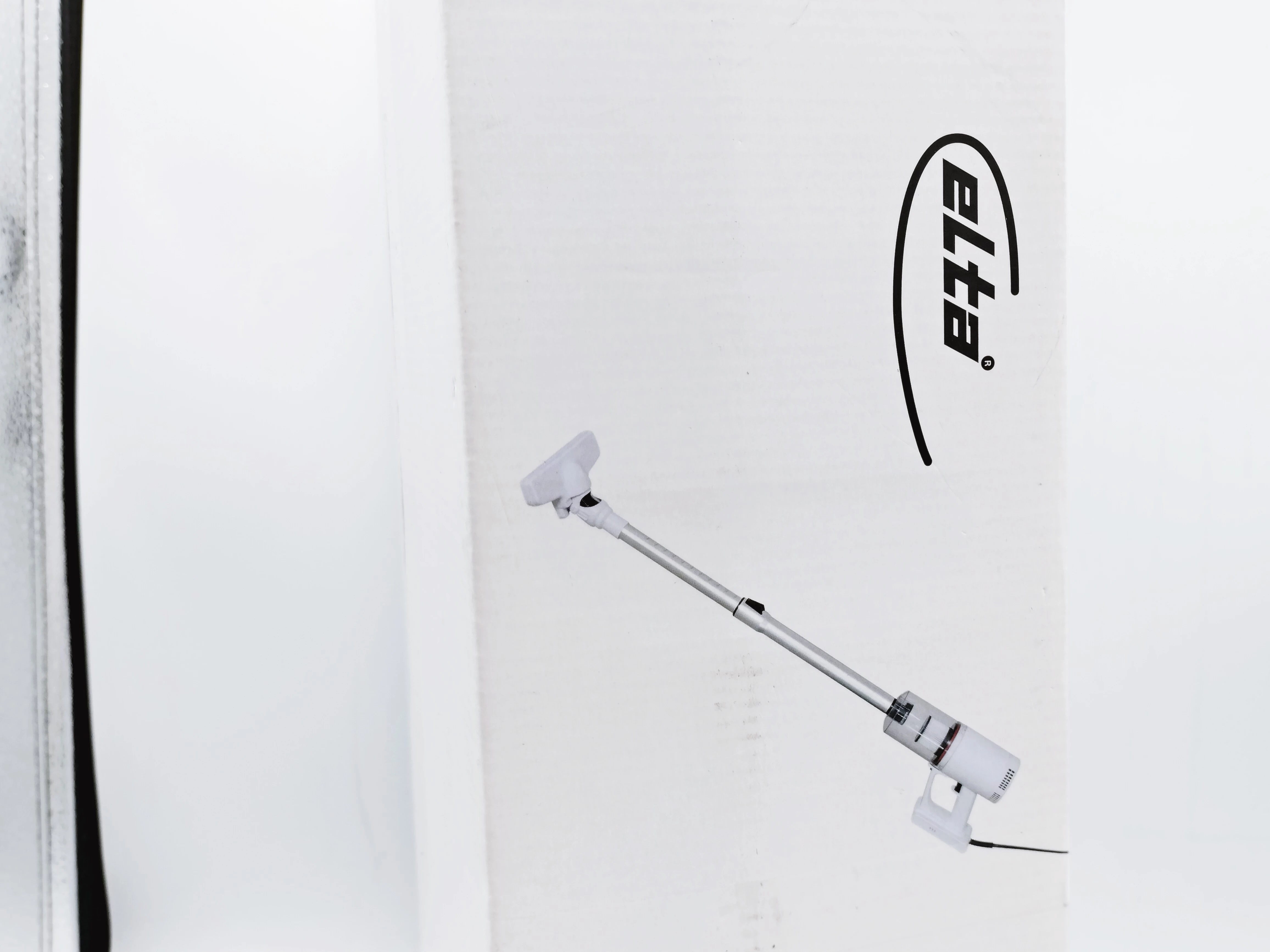 odkurzacz-pionowy-elta-s1073-bialy-600w-garbary-53-poznan