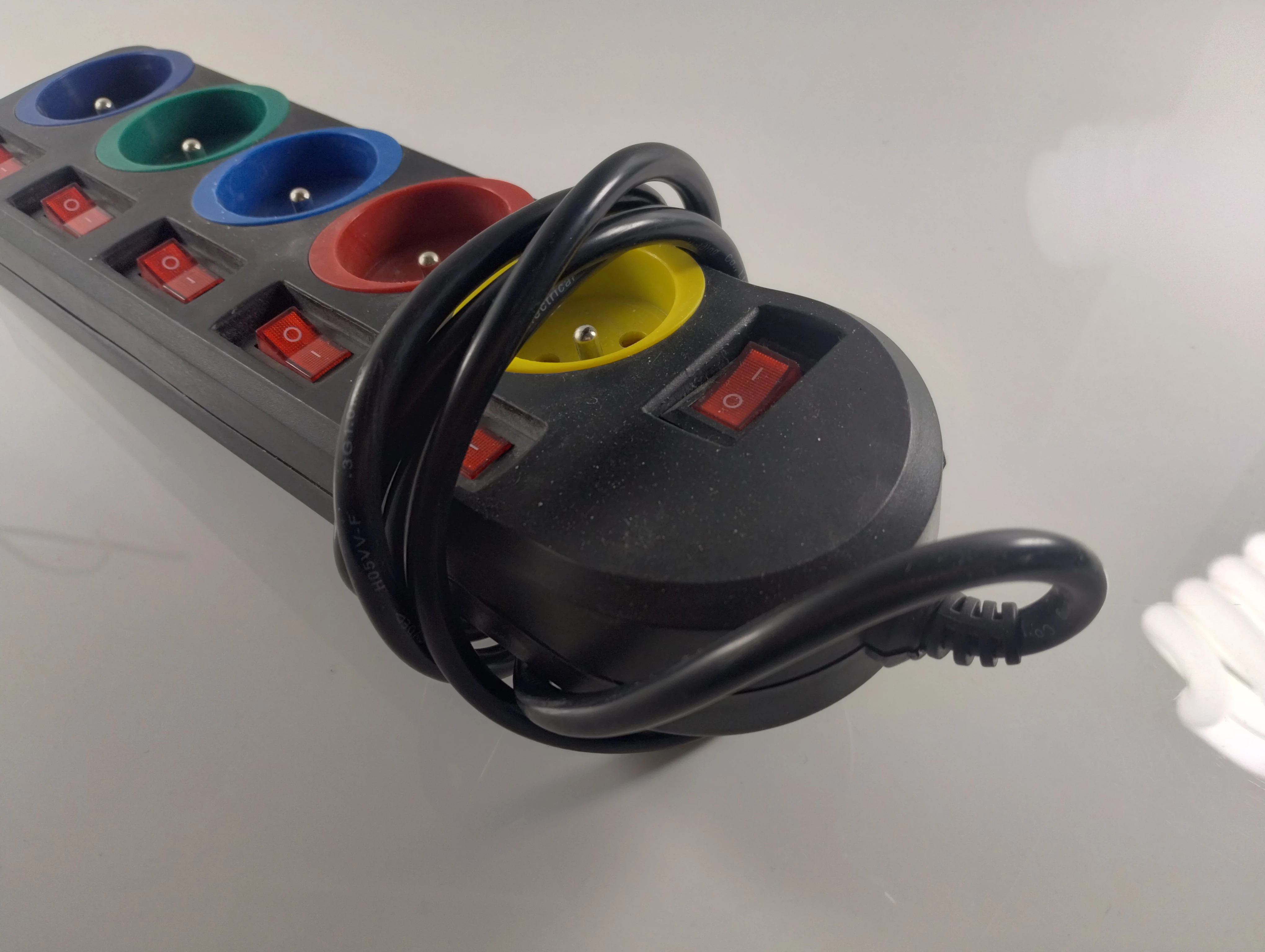 listwa-zasilajaca-maclean-mce204-5-gniazd-stan-11323-2