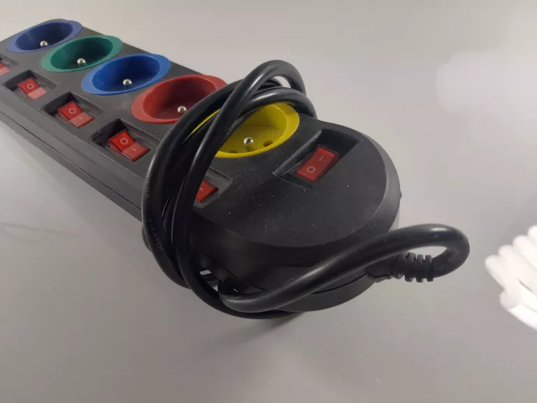 listwa-zasilajaca-maclean-mce204-5-gniazd-stan-11323-2