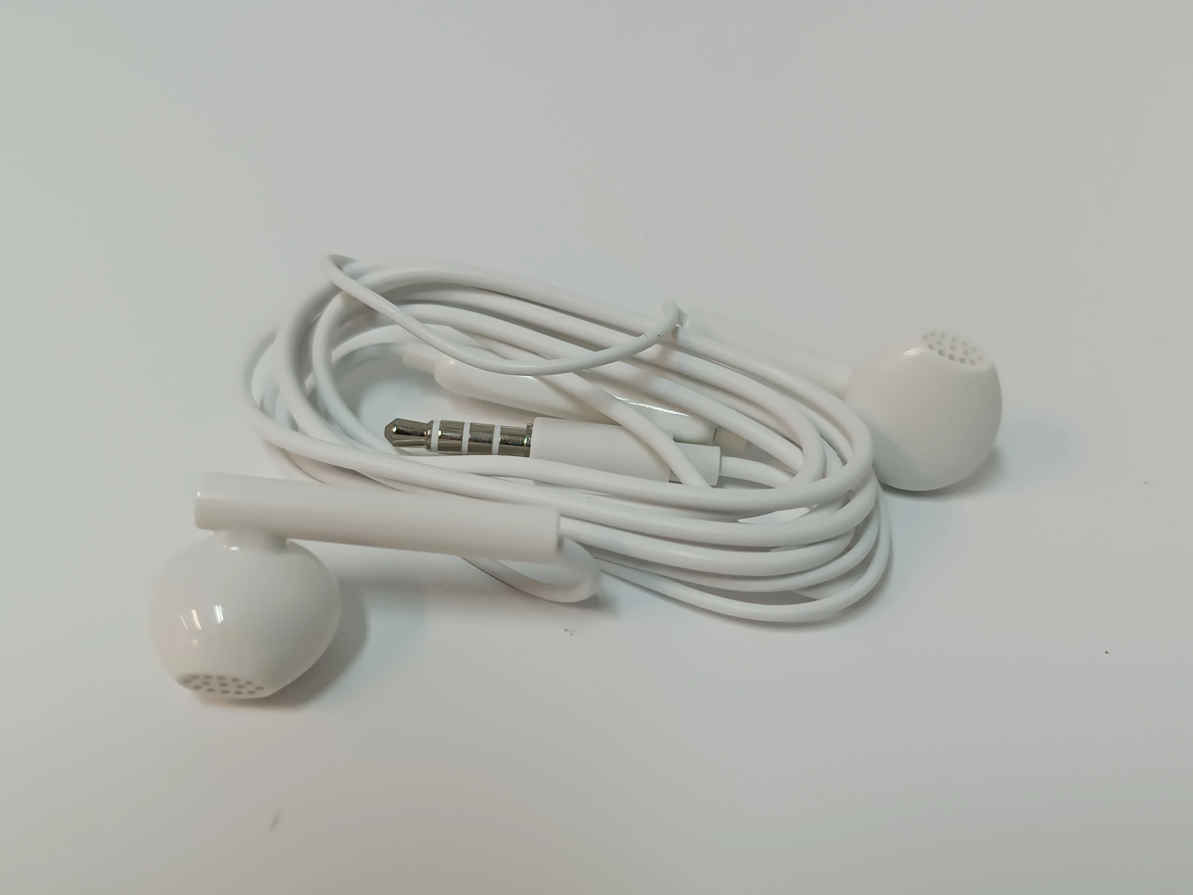 sluchawki-przewodowe-douszne-ean-gtin-8018856270074