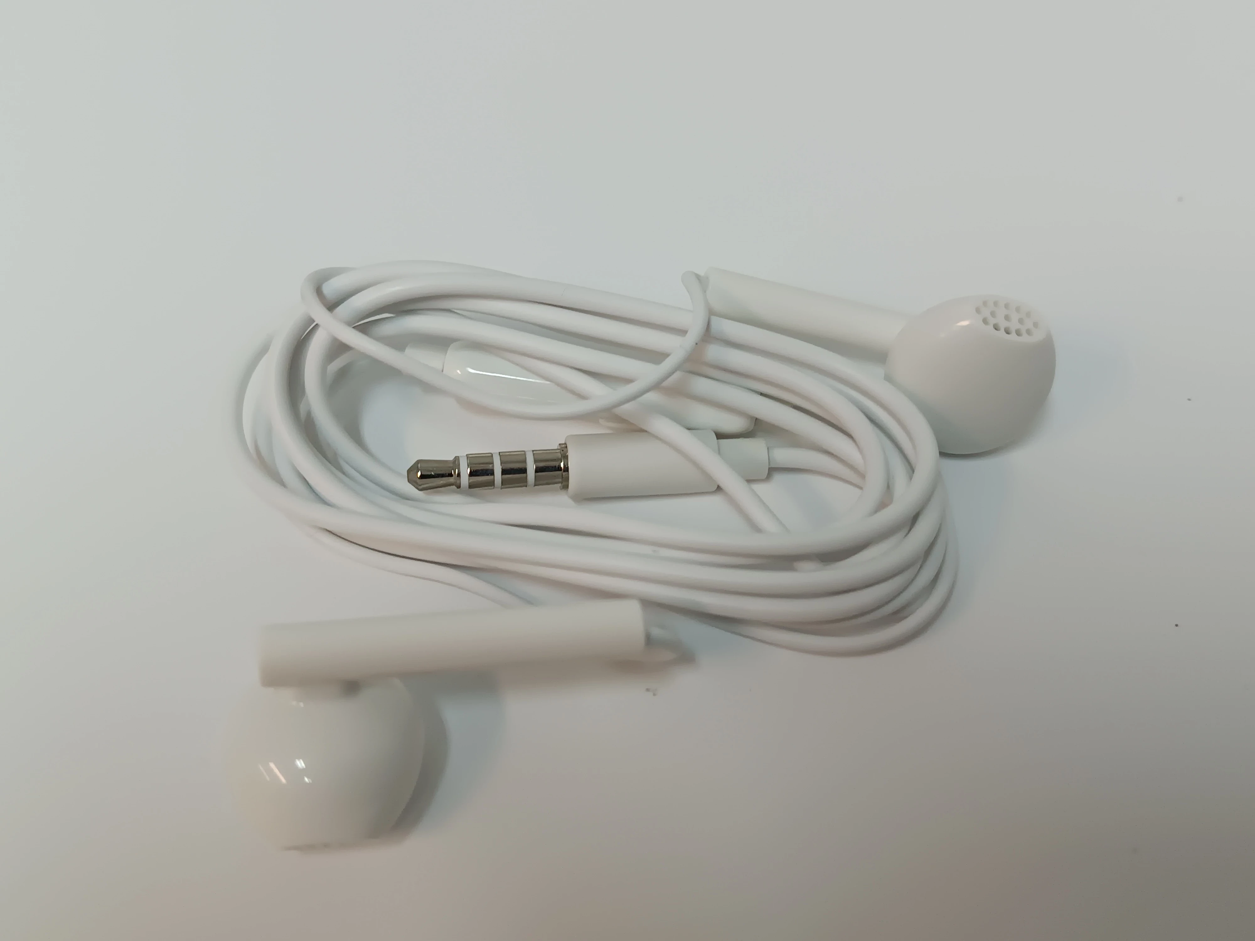 sluchawki-przewodowe-douszne-stan-11323-2