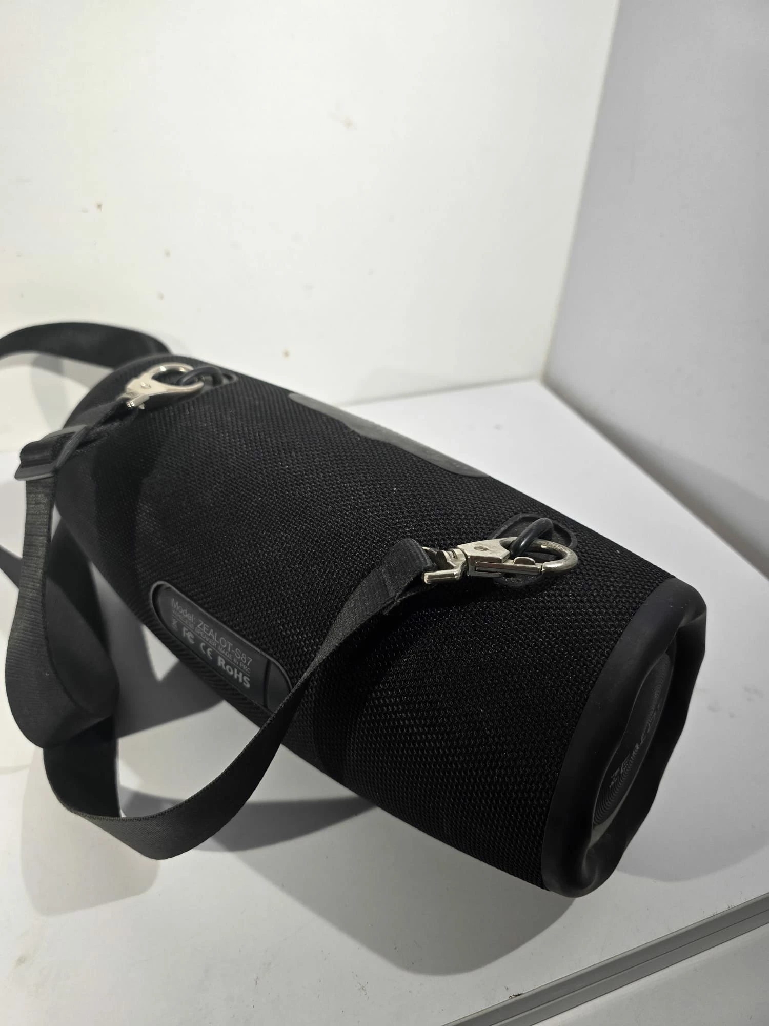 glosnik-na-pasku-czarny-zealot-s87-stan-11323-2