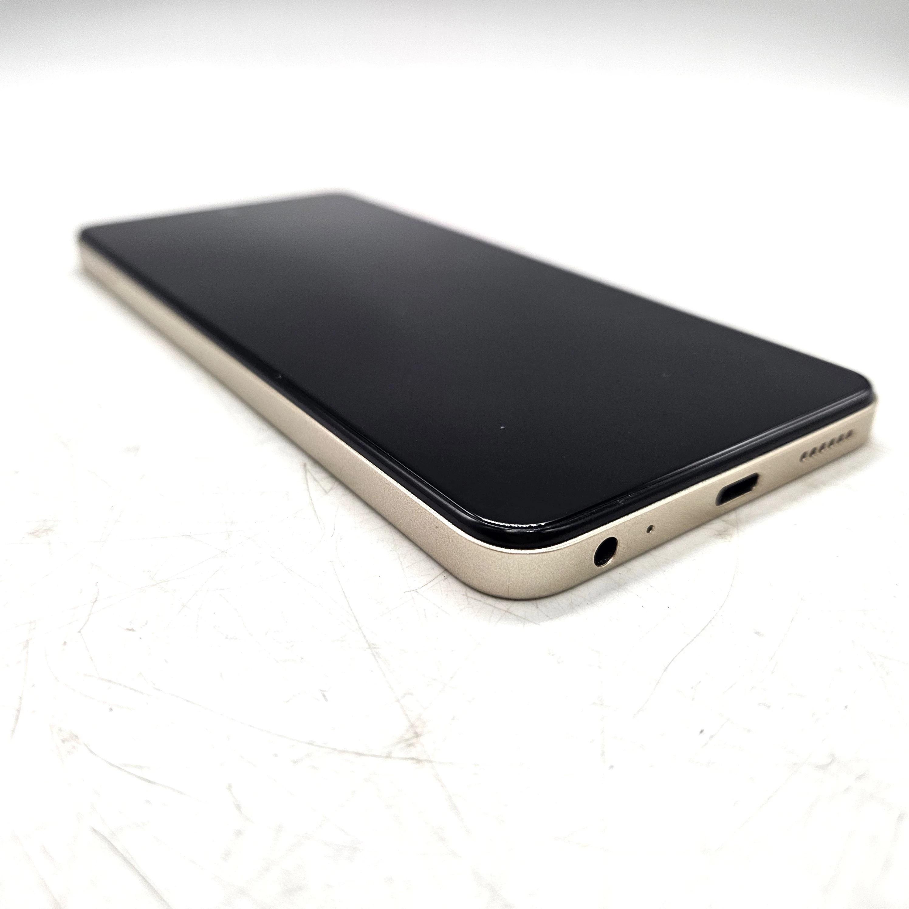 telefon-infinix-smart-8-664-gb-shiny-gold-pudelko-wbudowana-pamiec-202869-214193