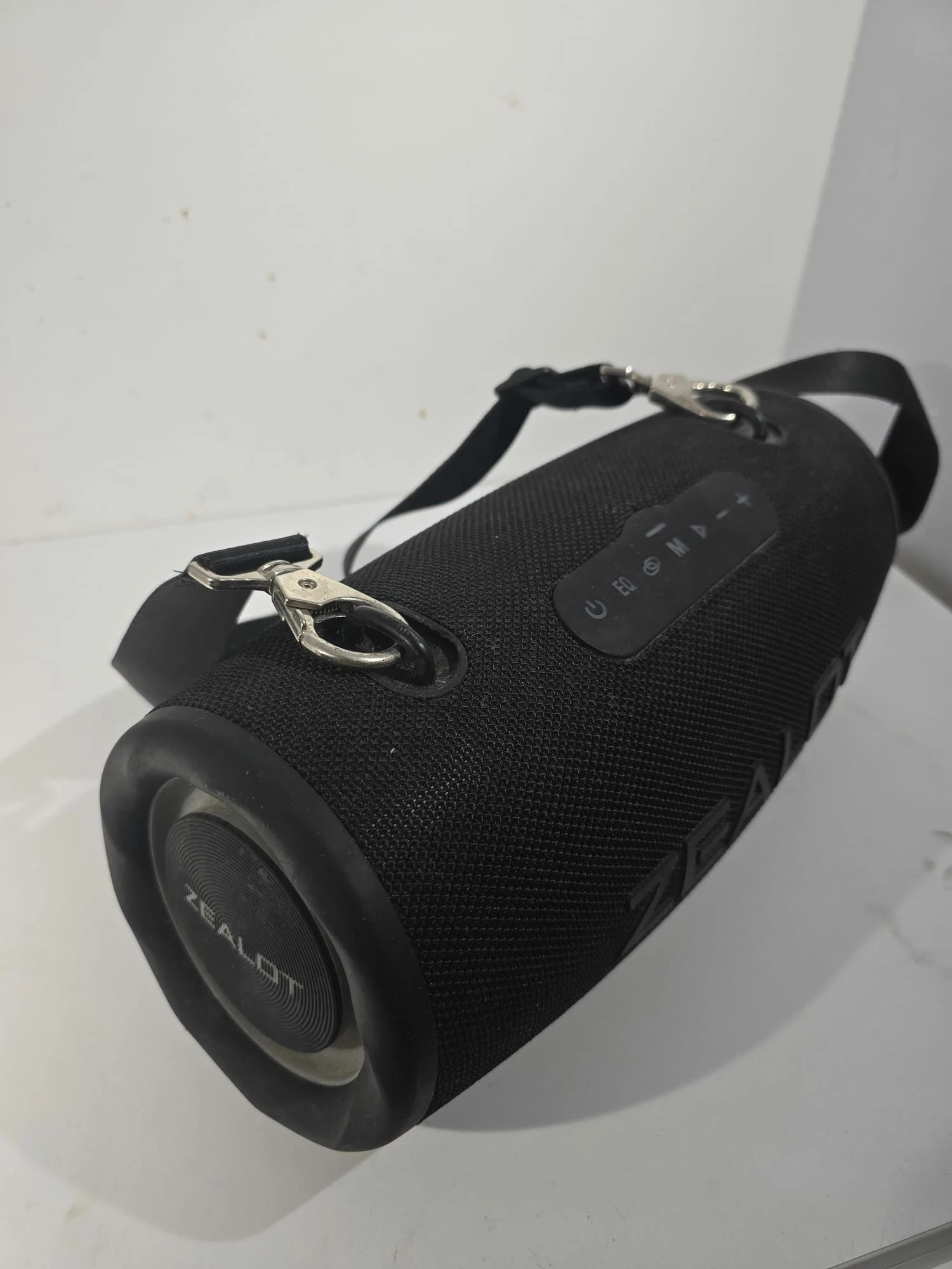 glosnik-na-pasku-czarny-zealot-s87-moc-8000