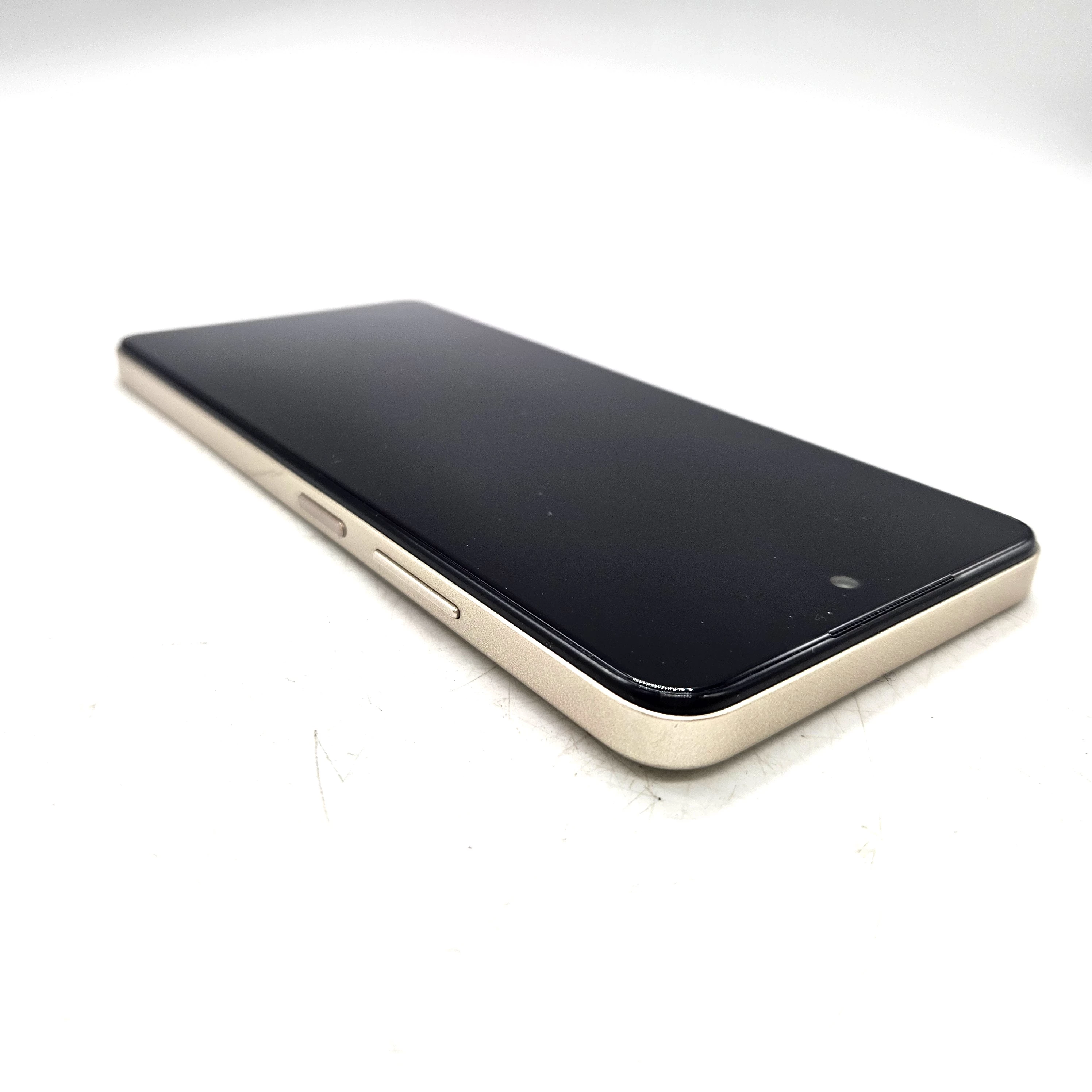 telefon-infinix-smart-8-664-gb-shiny-gold-pudelko-system-operacyjny-4388-1