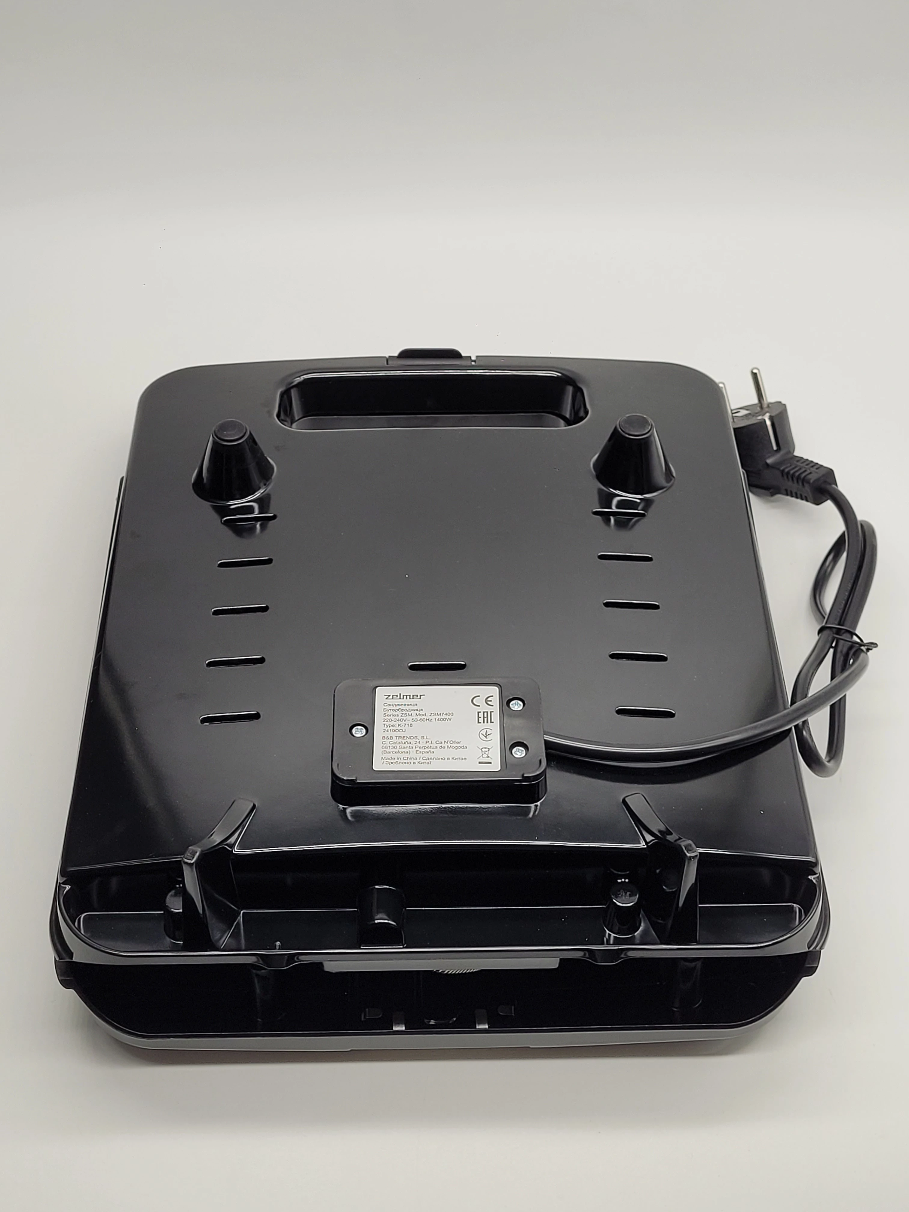 opiekacz-zelmer-zsm7400-xxl-na-4-kanapki8-trojkatow-model-zsm7400