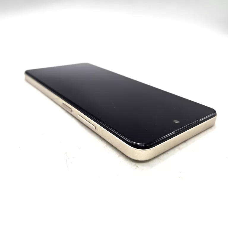 telefon-infinix-smart-8-664-gb-shiny-gold-pudelko-system-operacyjny-4388-1