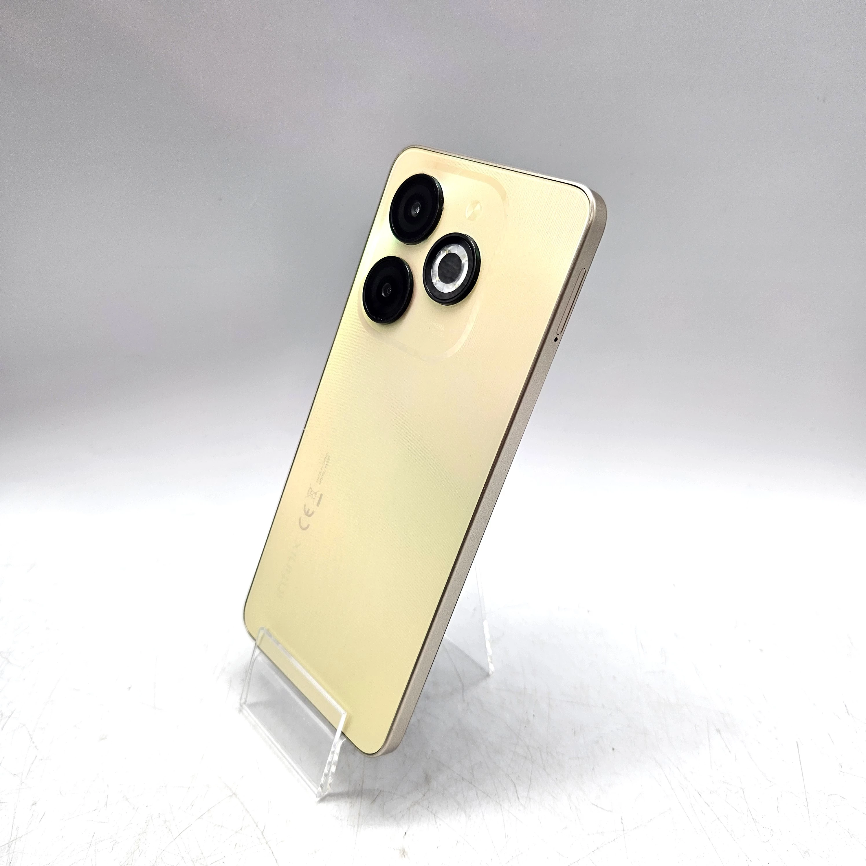 telefon-infinix-smart-8-664-gb-shiny-gold-pudelko-przekatna-ekranu-660