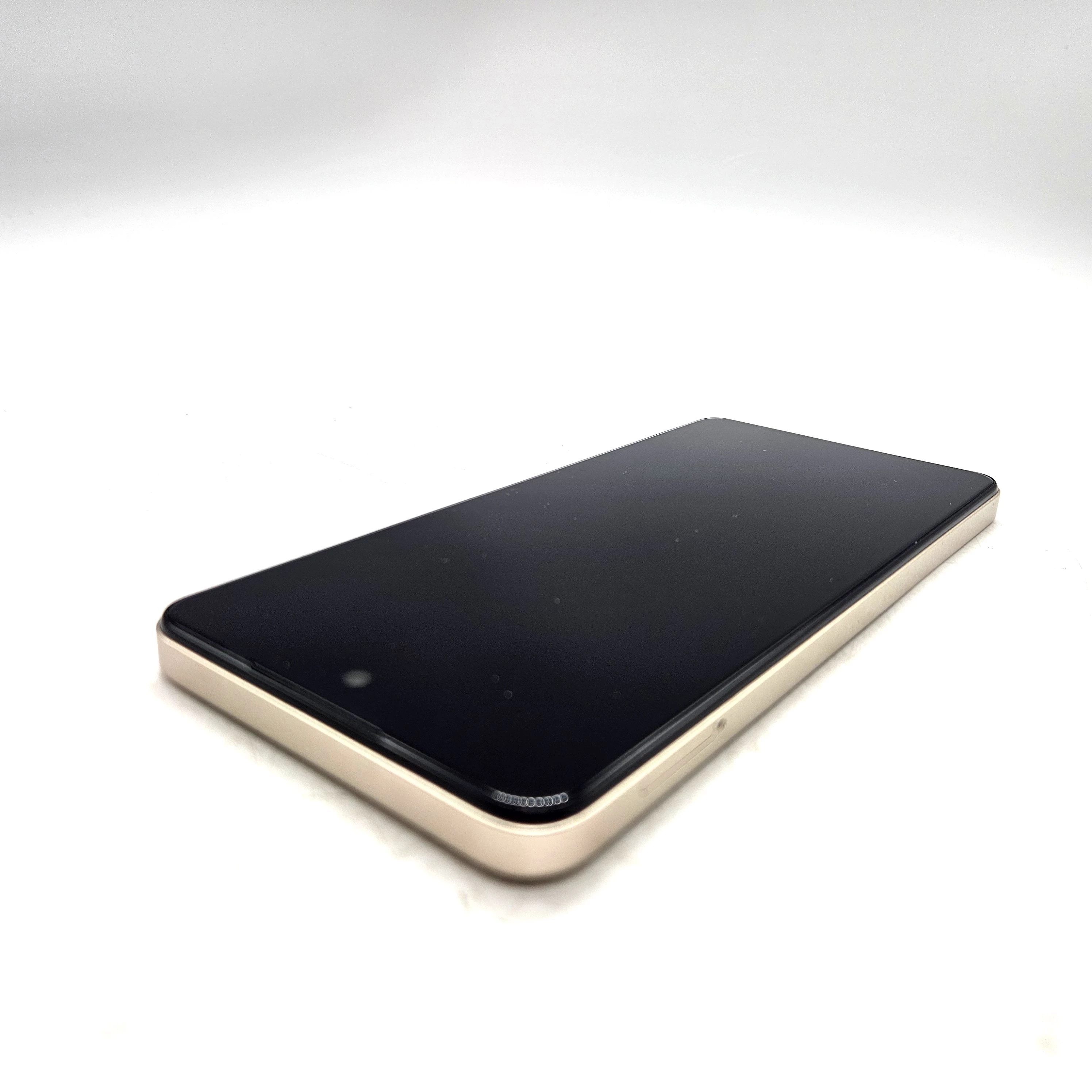 telefon-infinix-smart-8-664-gb-shiny-gold-pudelko-pojemnosc-akumulatora-5000