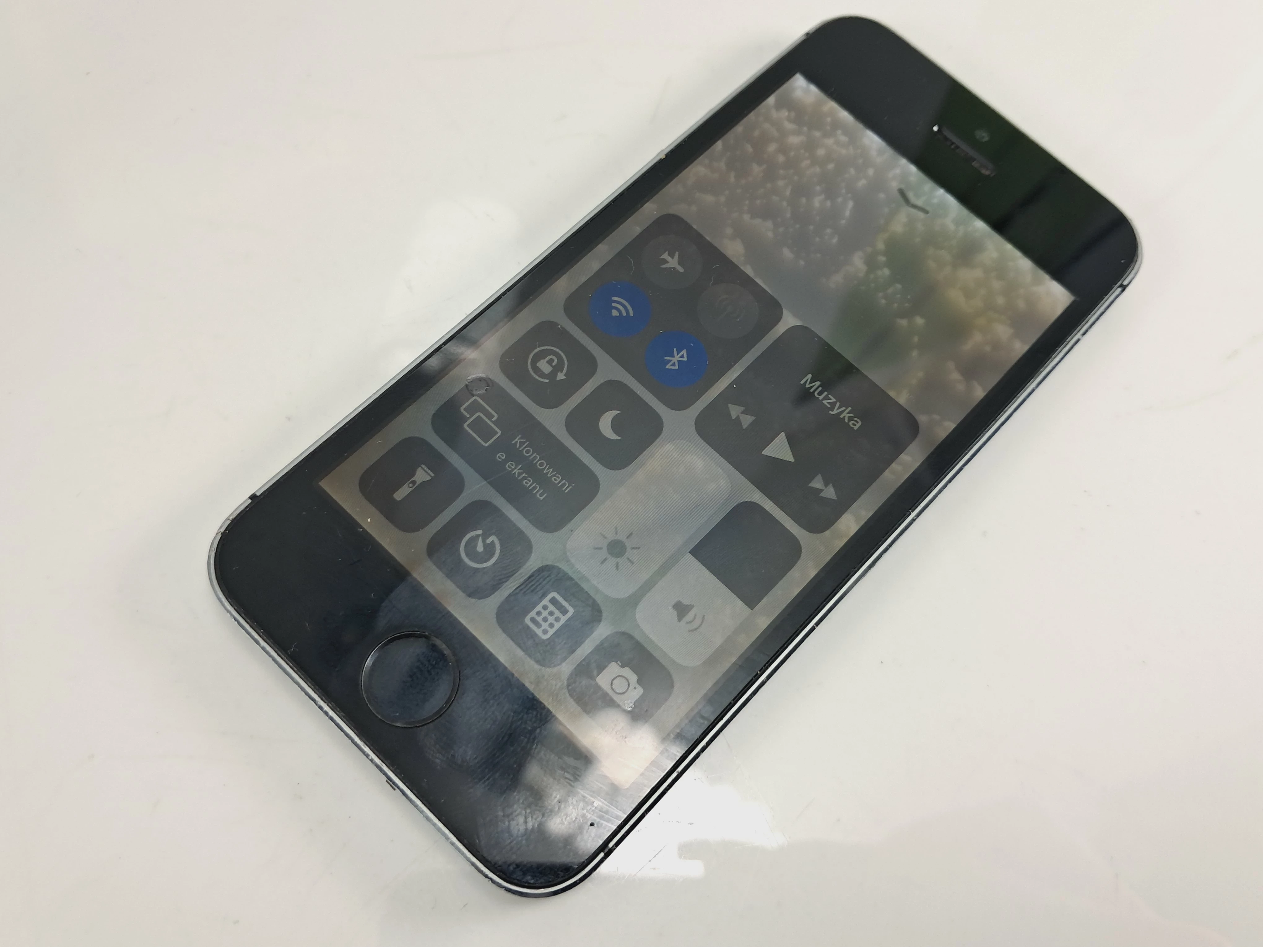 telefon-smartfon-apple-iphone-5s-1-gb-16-gb-4g-opis-ean-gtin-0885909784462