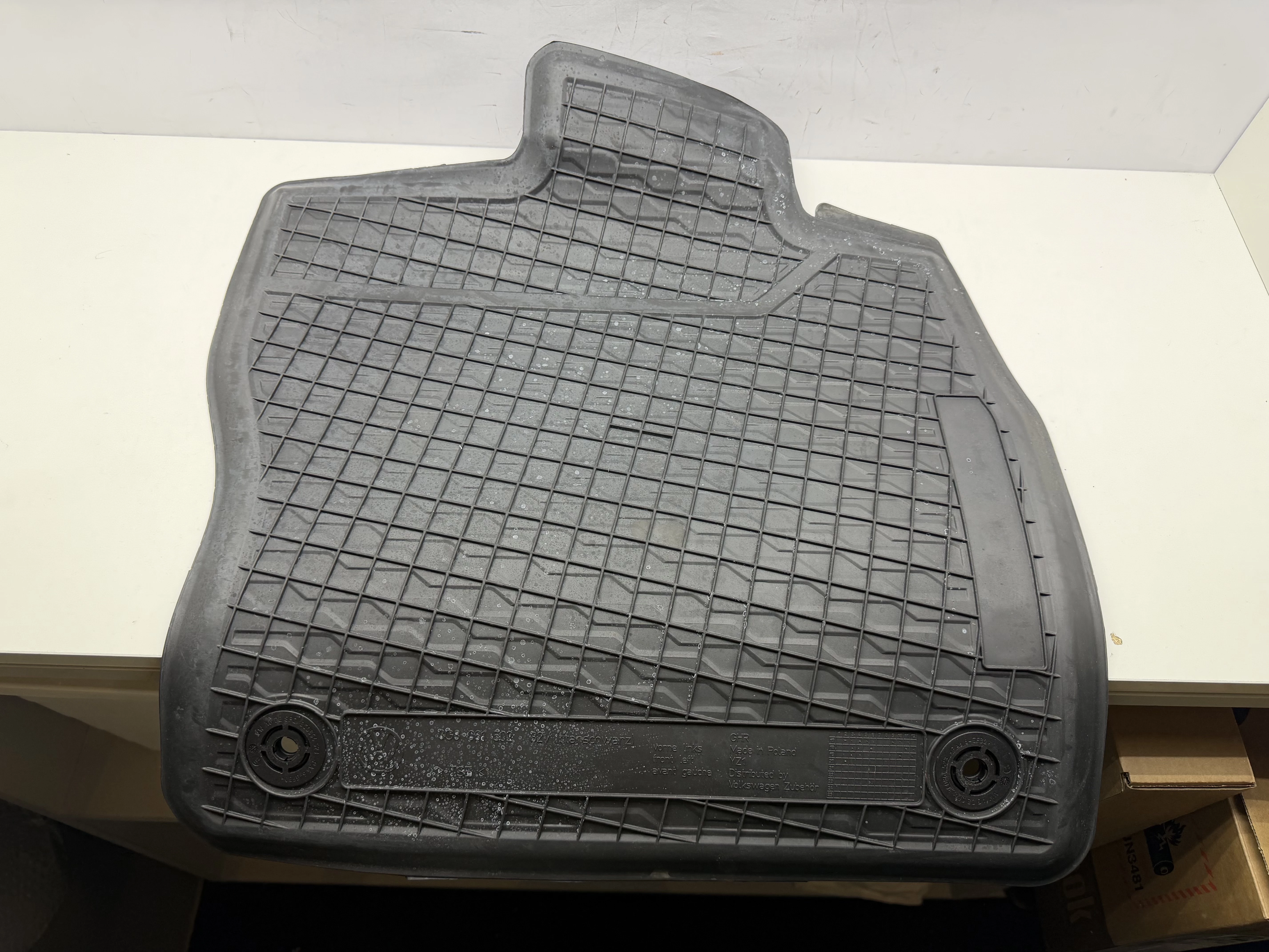 dywaniki-gumowe-vw-arteon-komplet-3g8-061-502-82v-stan-11323-2