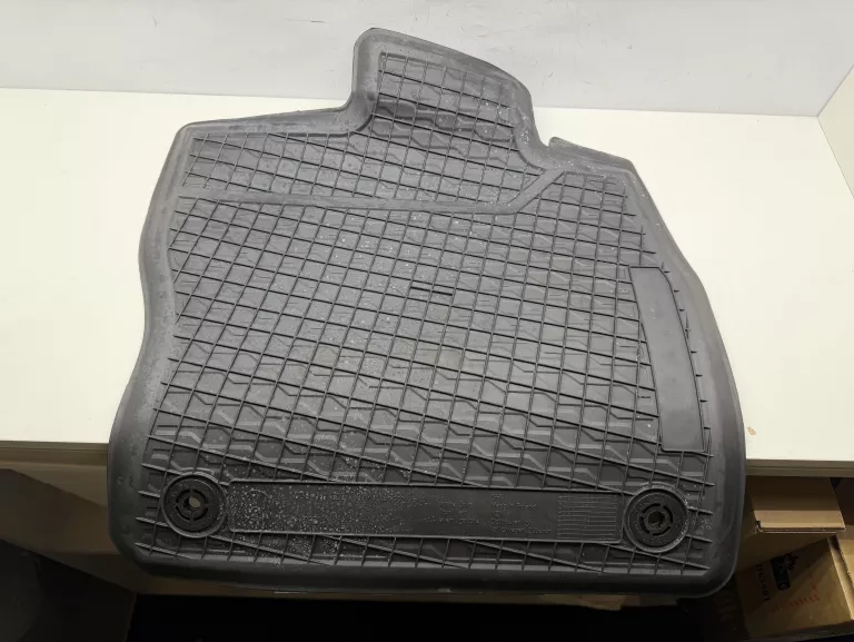 dywaniki-gumowe-vw-arteon-komplet-3g8-061-502-82v-stan-11323-2