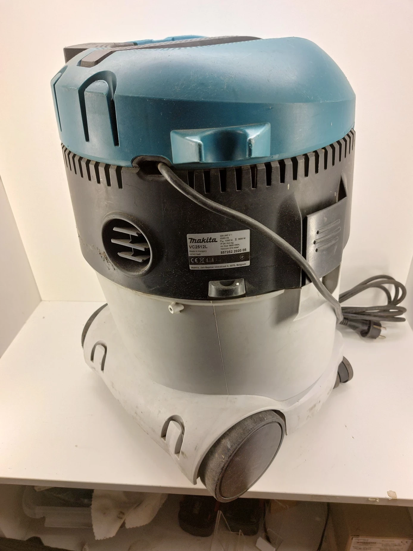 odkurzacz-przemyslowy-makita-vc2512l-stan-11323-2