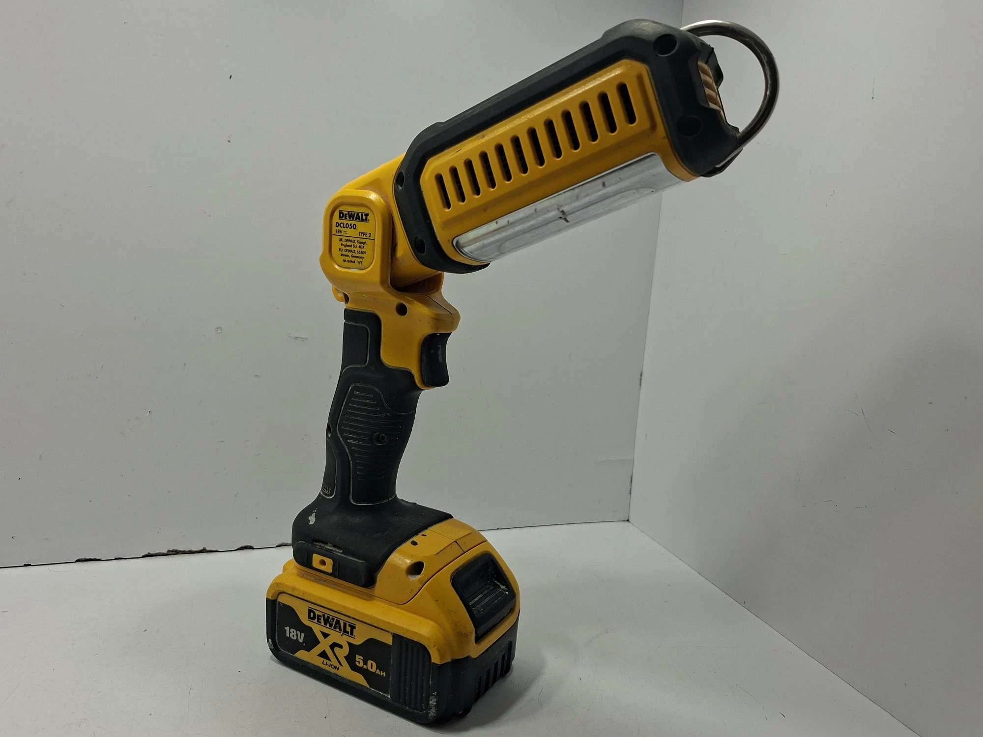 dewalt-dcl050d1-18v-latarka-lampa-akumulatorowa-led-xr-1000-ean-gtin-5035048469163