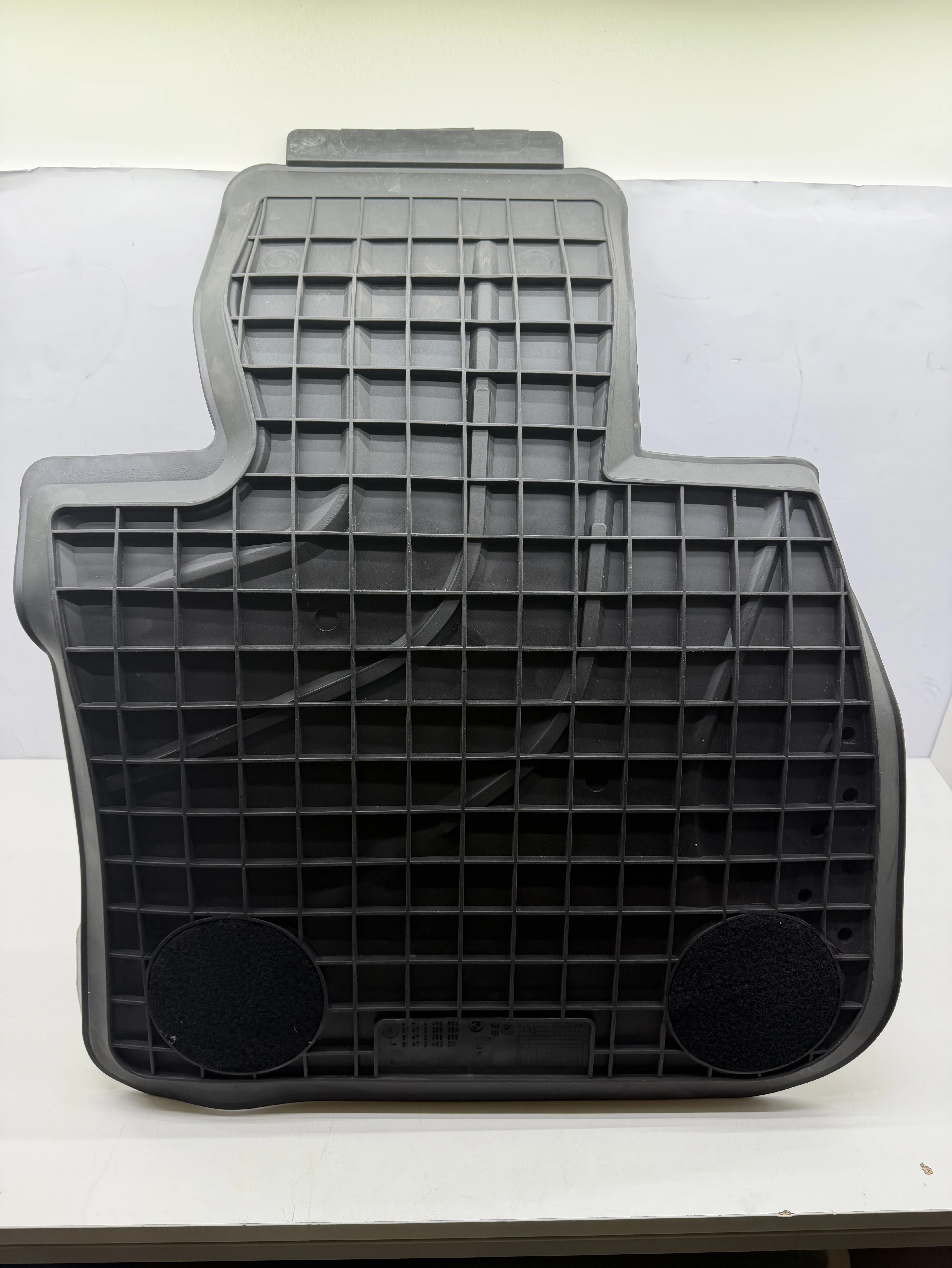 dywaniki-gumowe-bmw-x1-f48-x2-f39-komplet-numer-katalogowy-czesci-dywaniki-gumowe-wycieraczki-bmw-x2-f39-europa